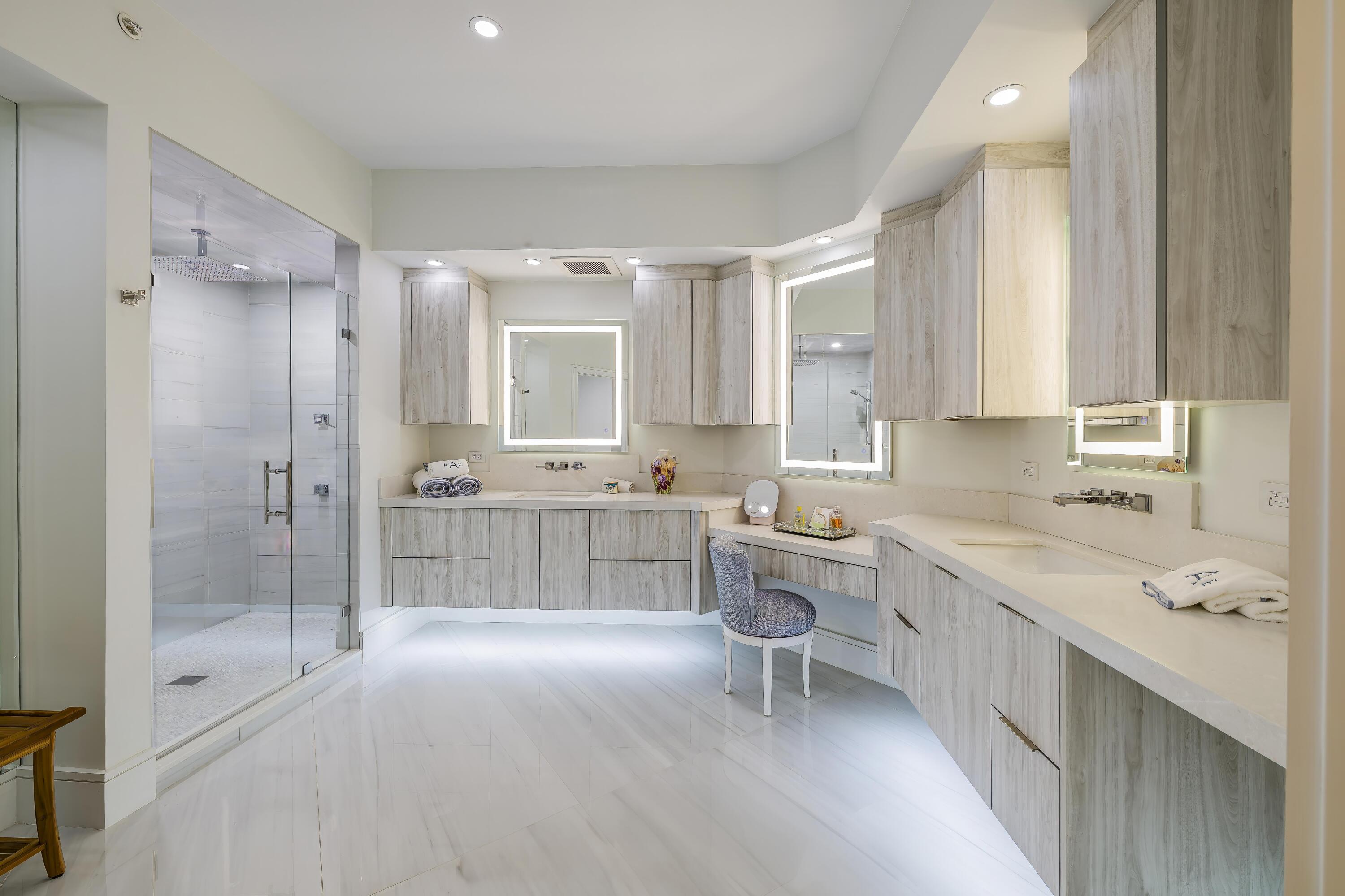 1063 Hillsboro Mile 702