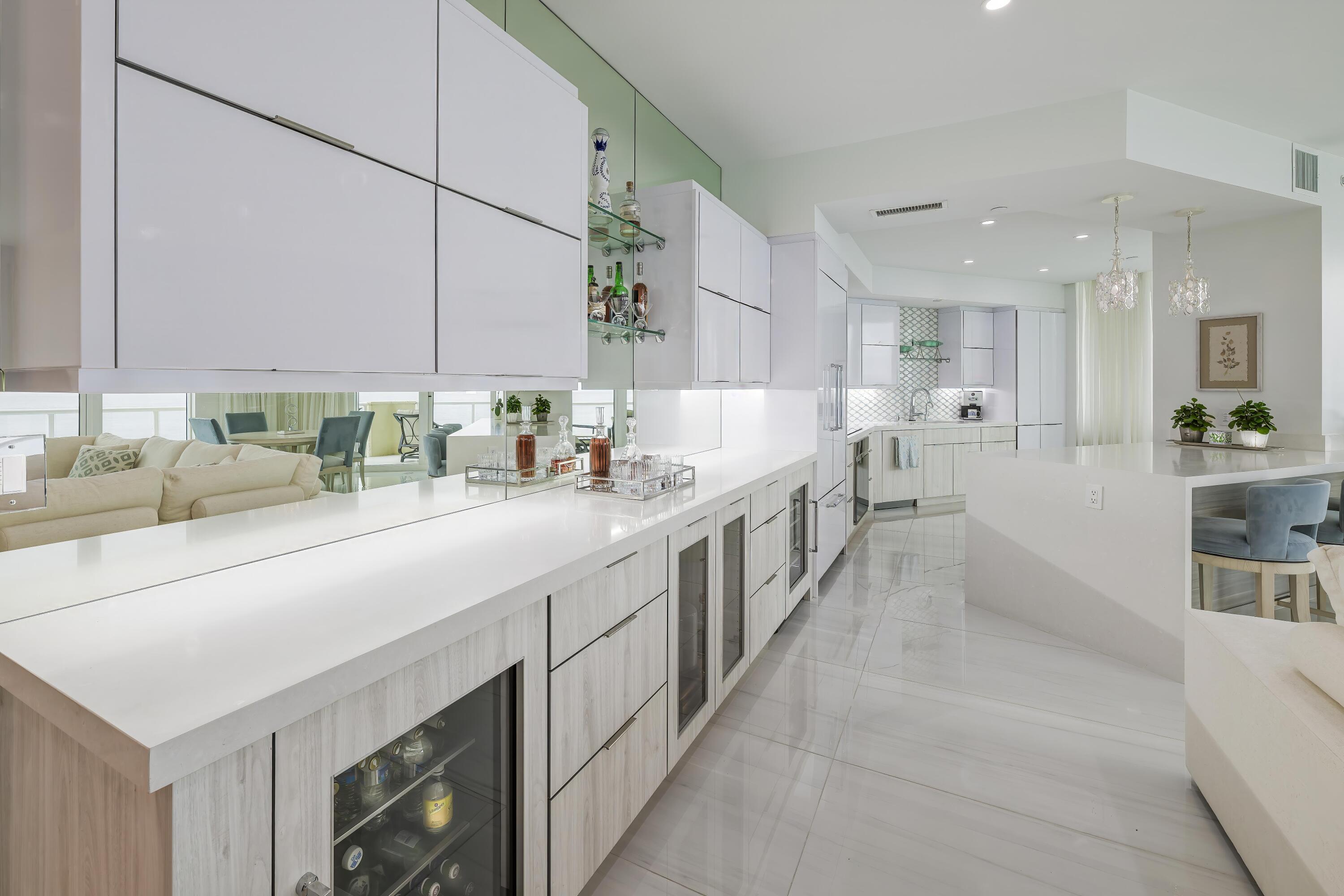 1063 Hillsboro Mile 702