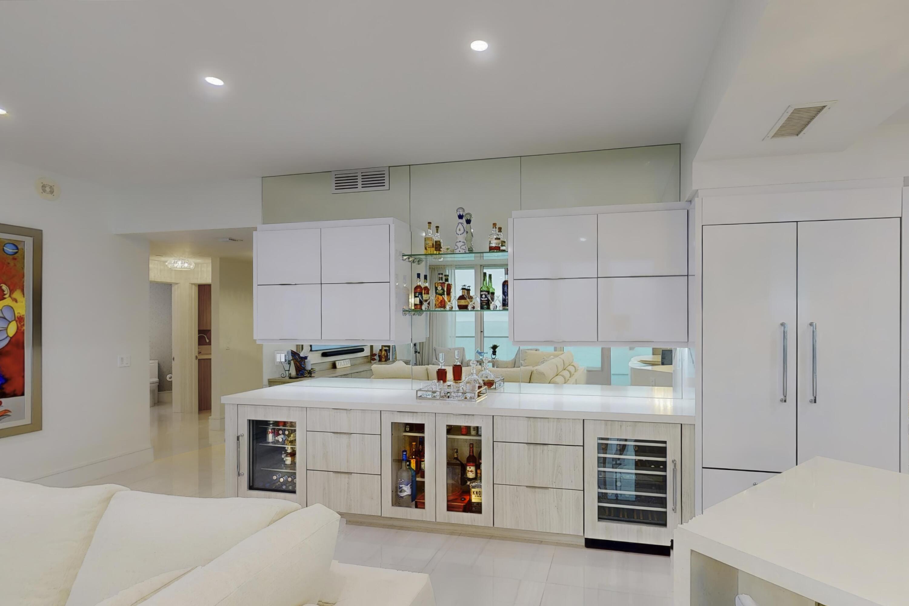 1063 Hillsboro Mile 702