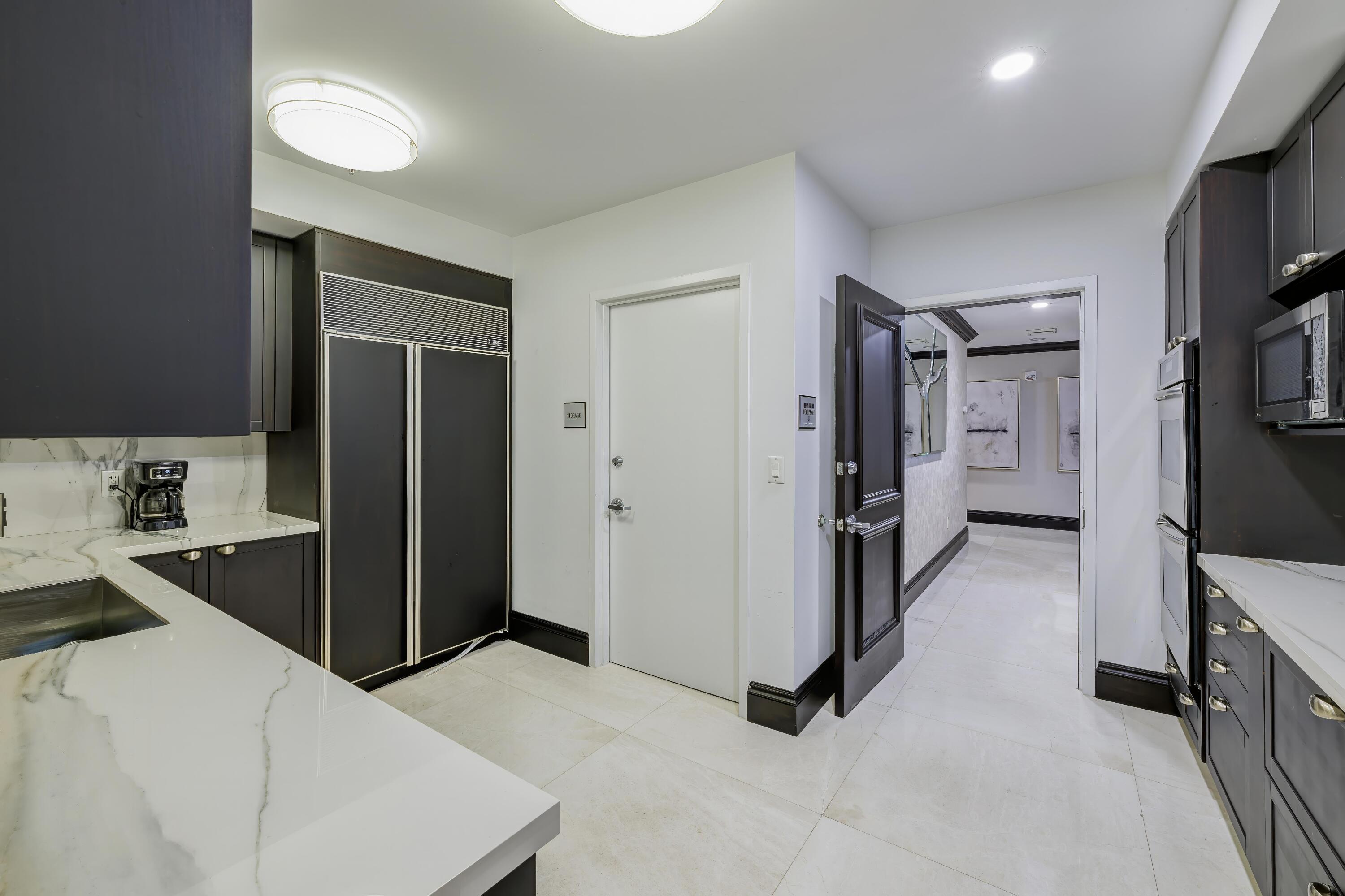 1063 Hillsboro Mile 702