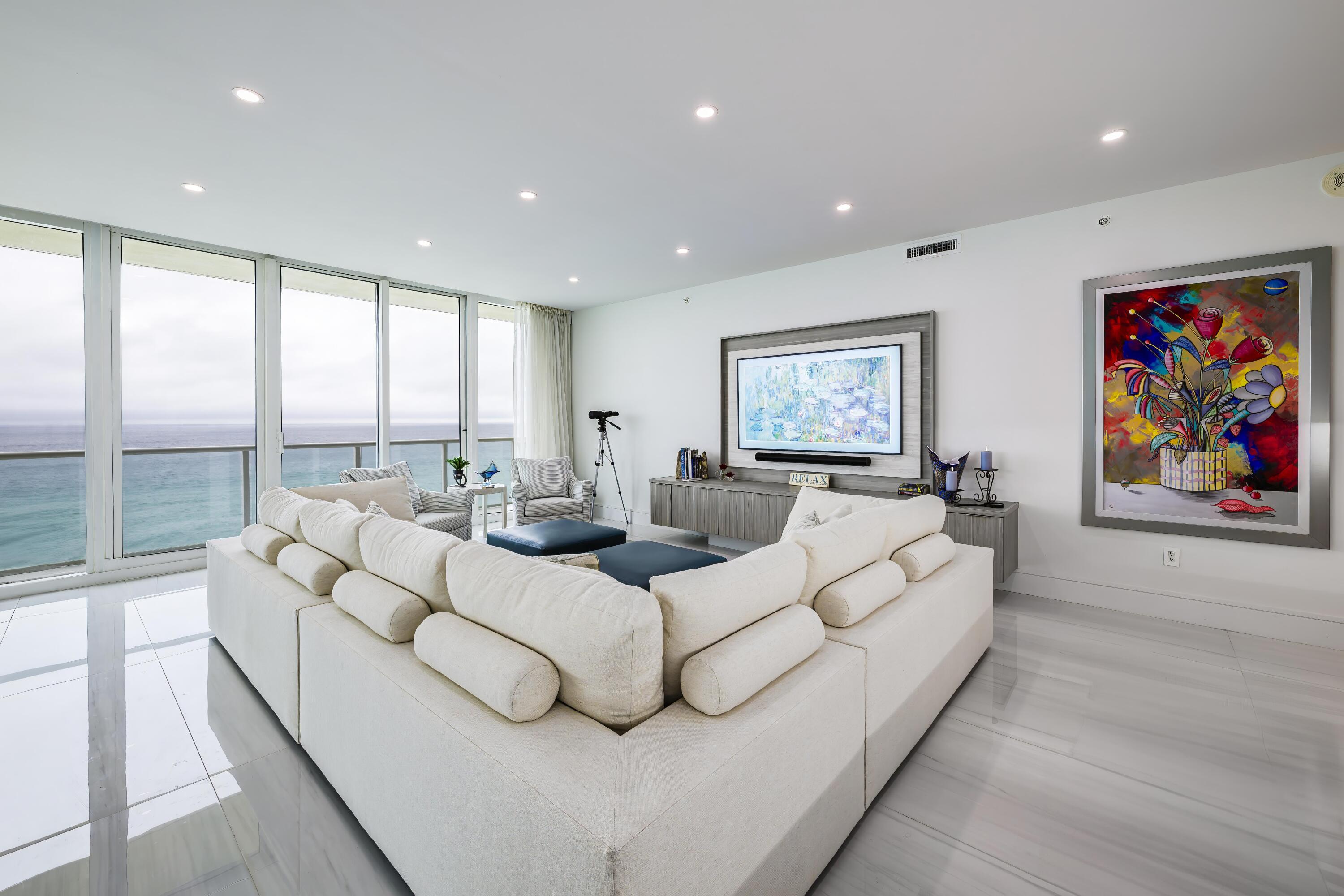 1063 Hillsboro Mile 702