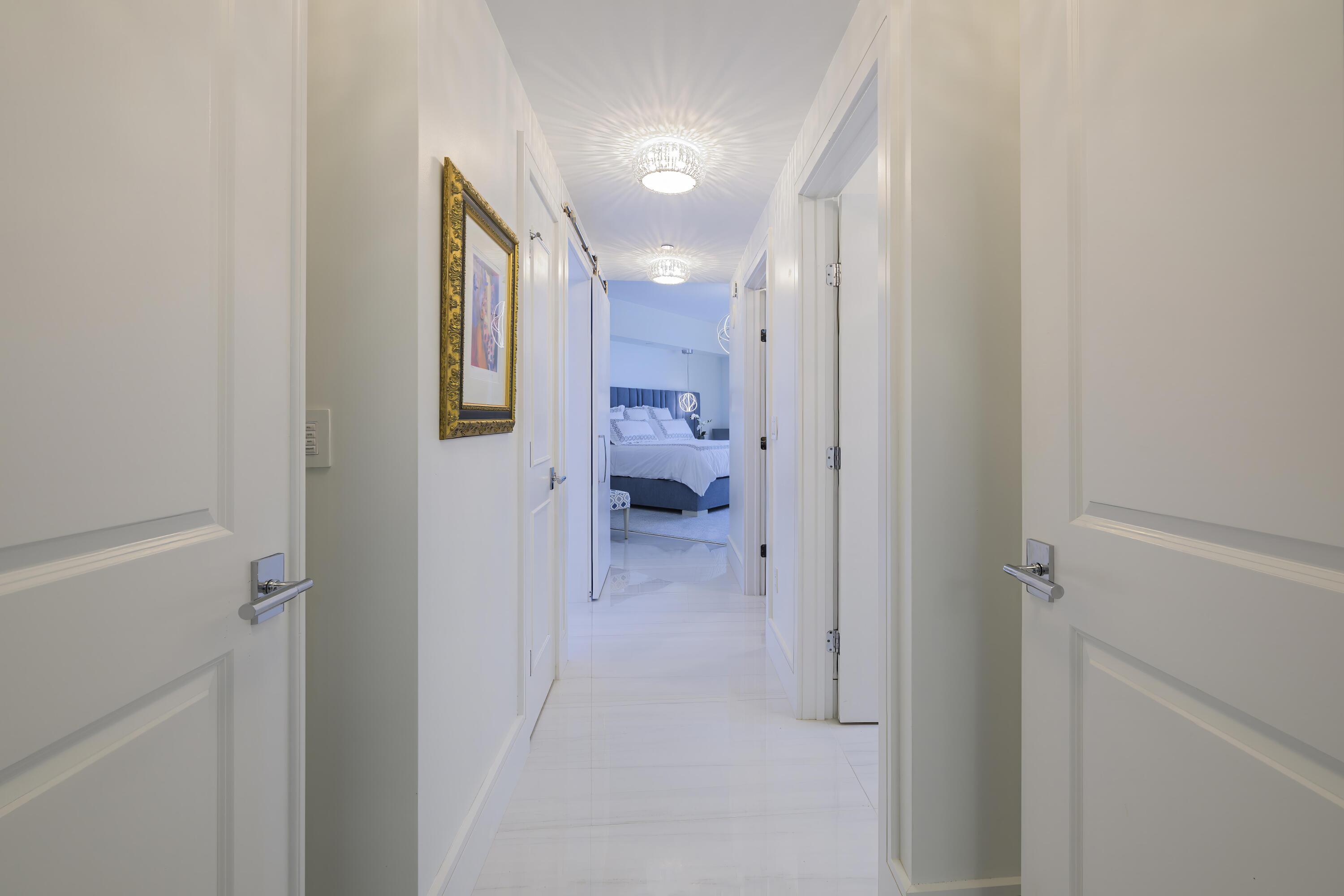 1063 Hillsboro Mile 702