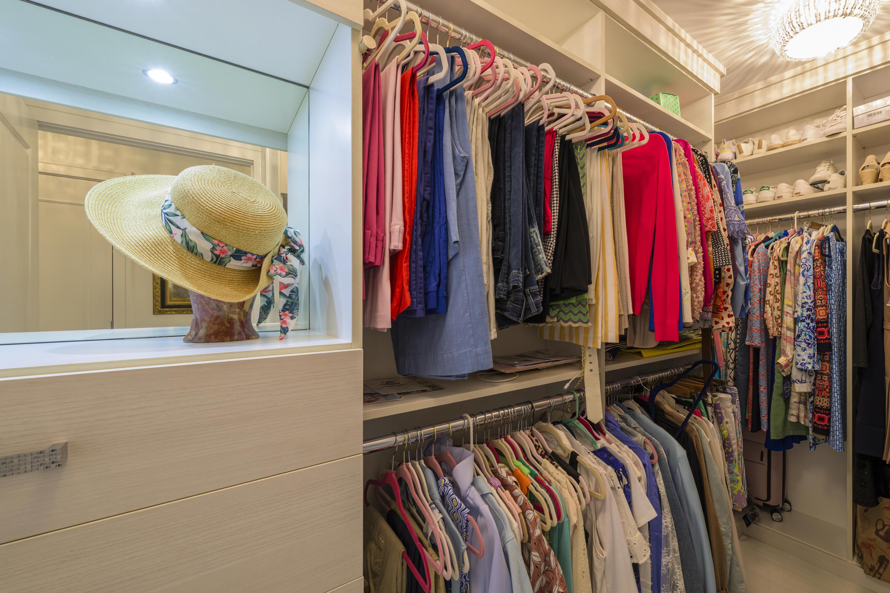 1063 Hillsboro Mile 702