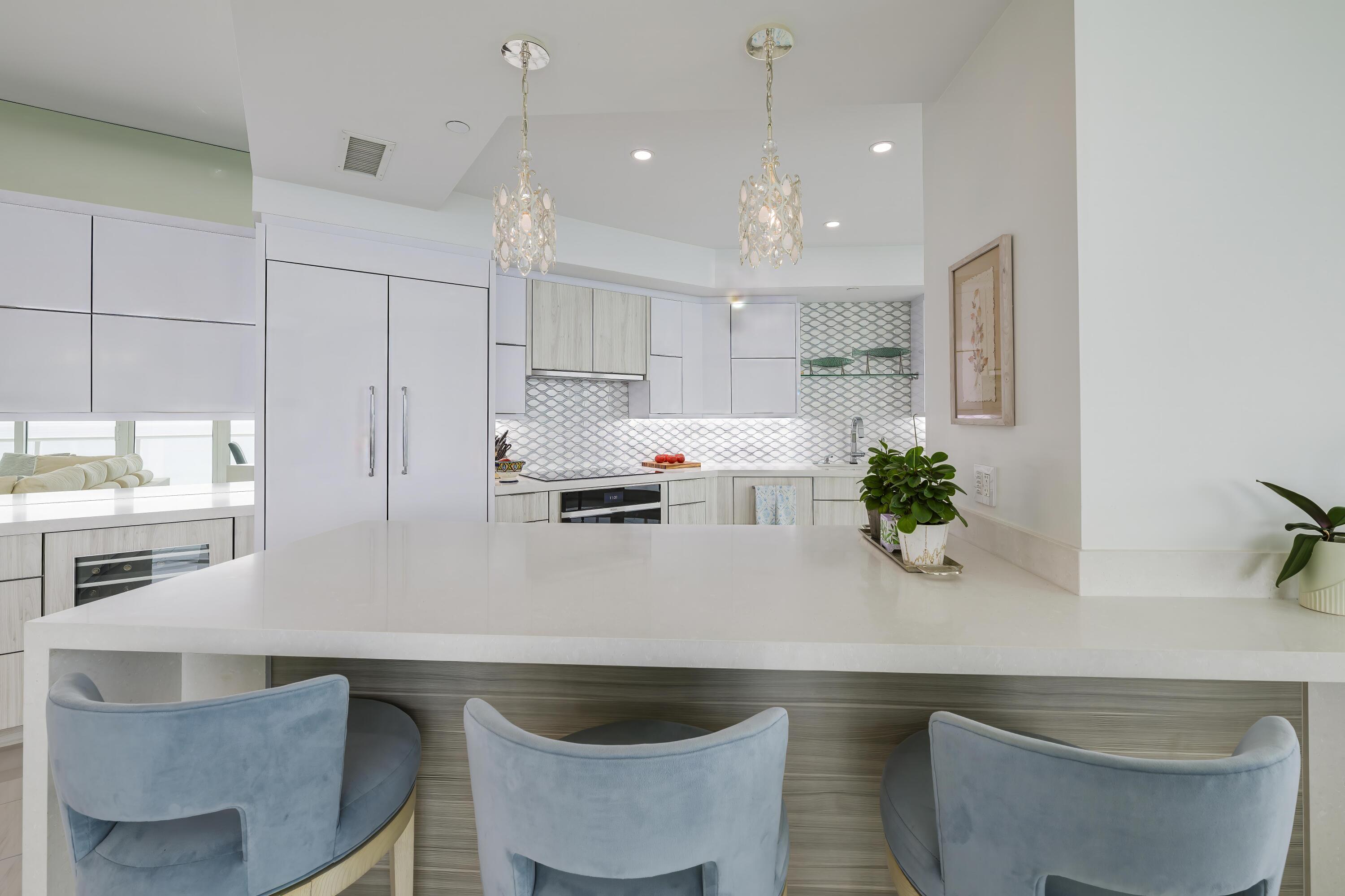 1063 Hillsboro Mile 702