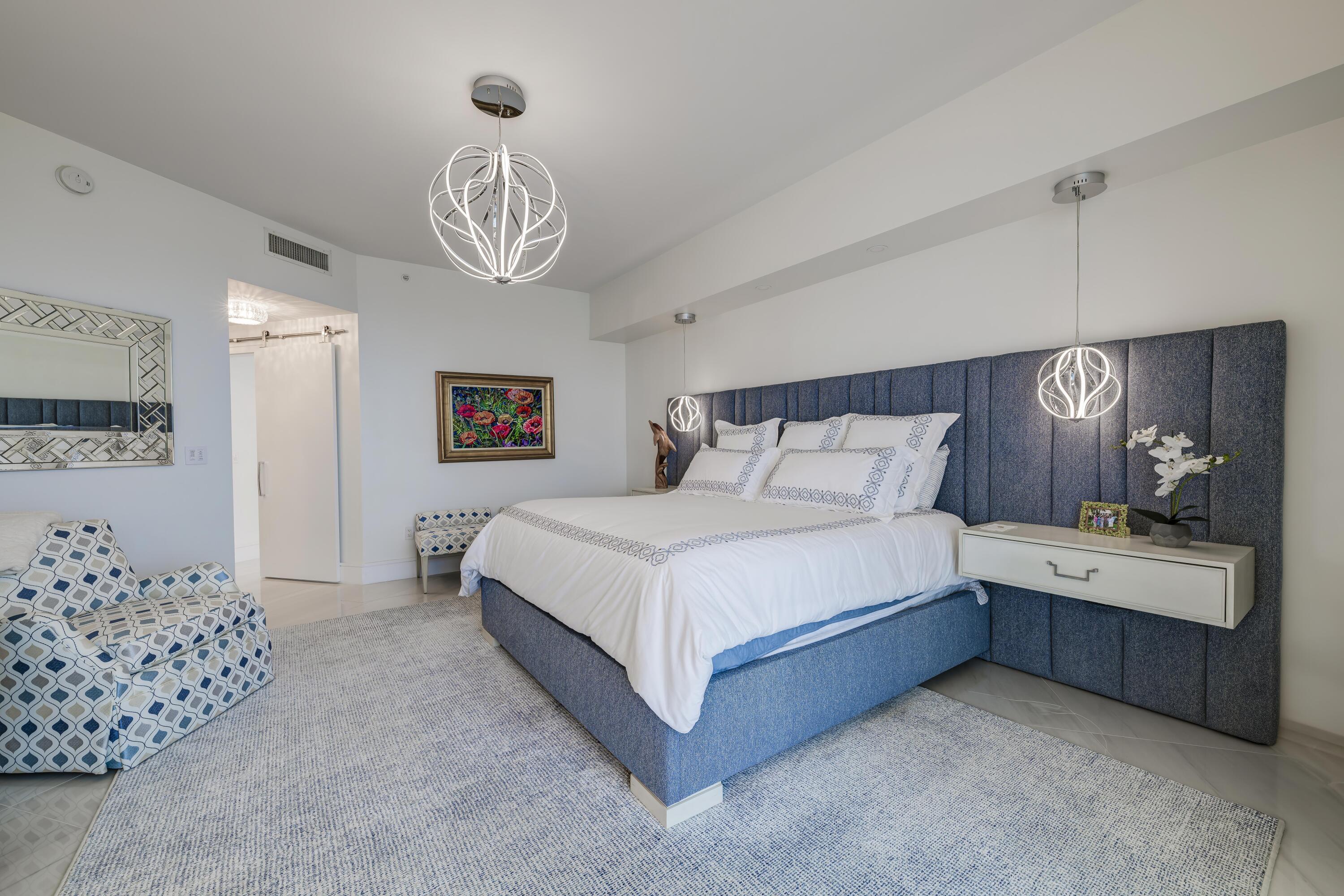 1063 Hillsboro Mile 702