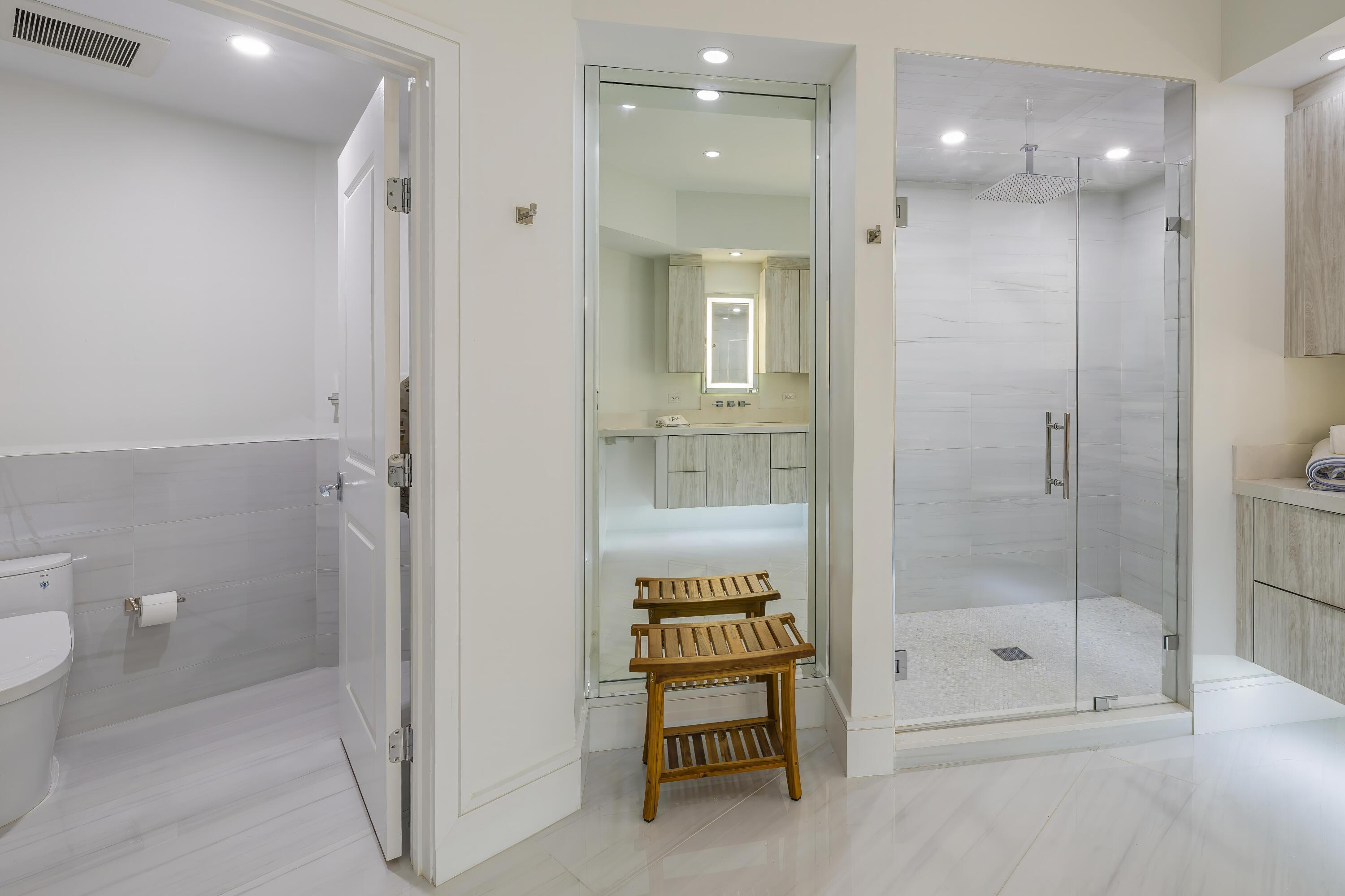 1063 Hillsboro Mile 702