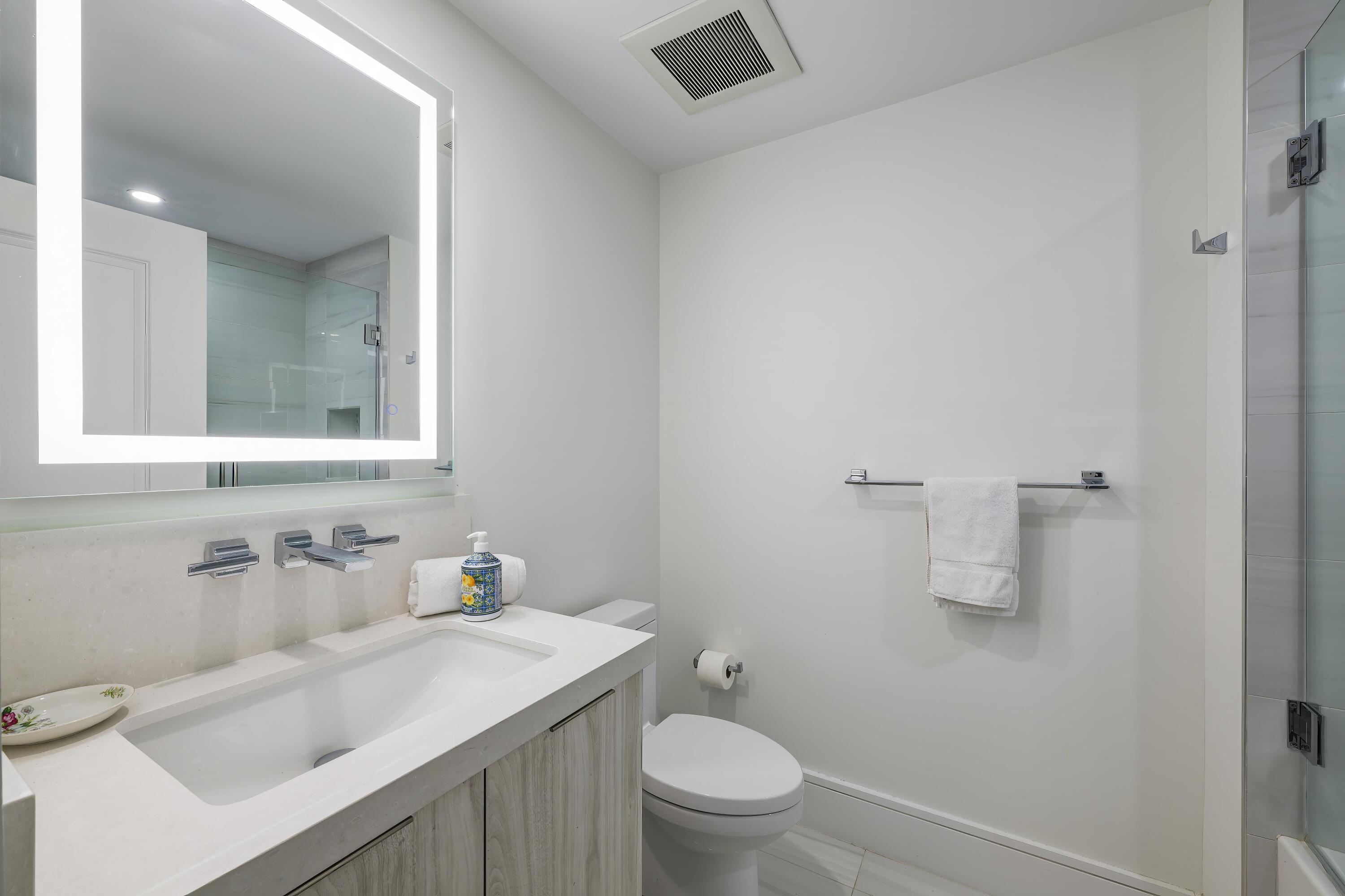 1063 Hillsboro Mile 702