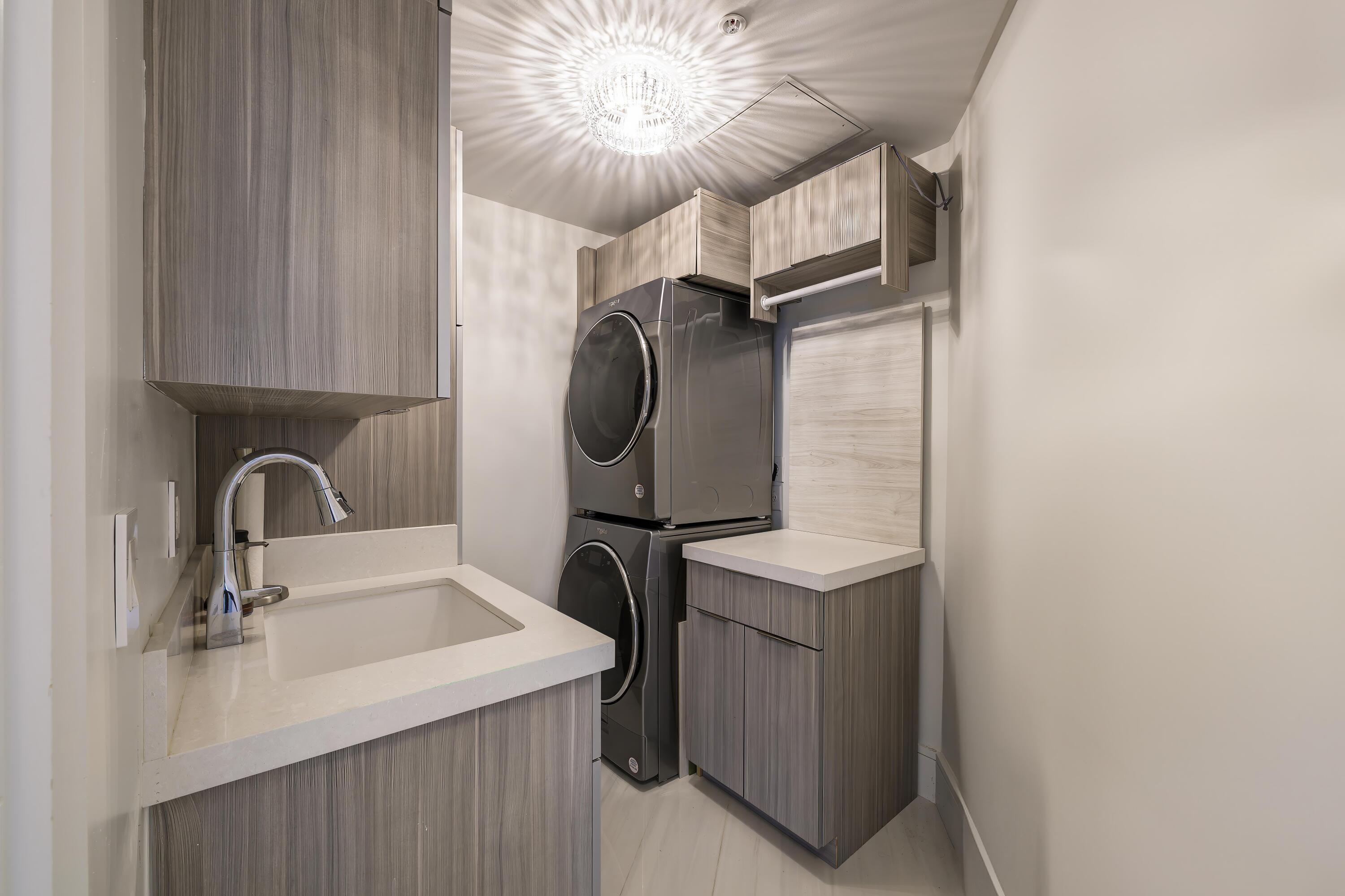 1063 Hillsboro Mile 702