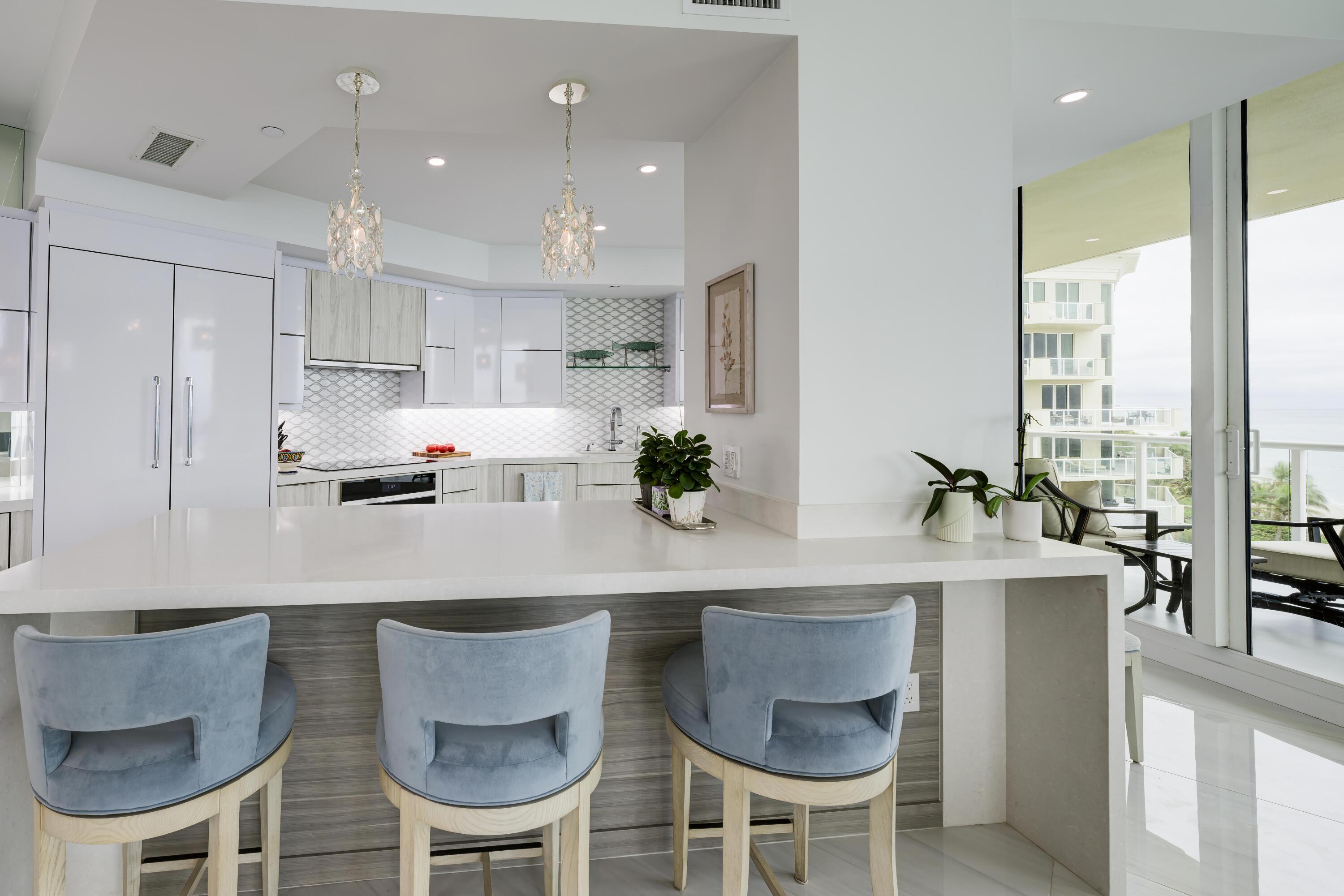 1063 Hillsboro Mile 702