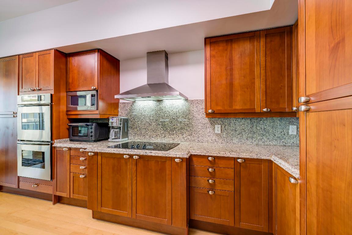 1063 Hillsboro Mile 703