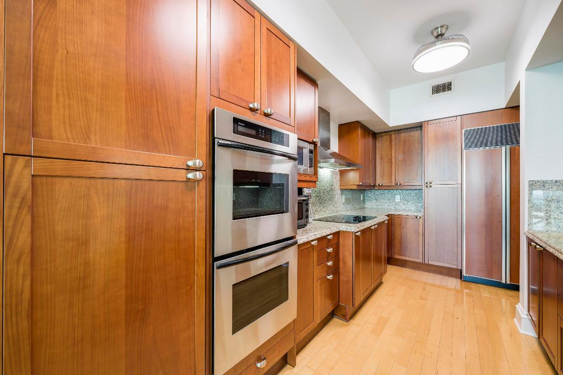 1063 Hillsboro Mile 703