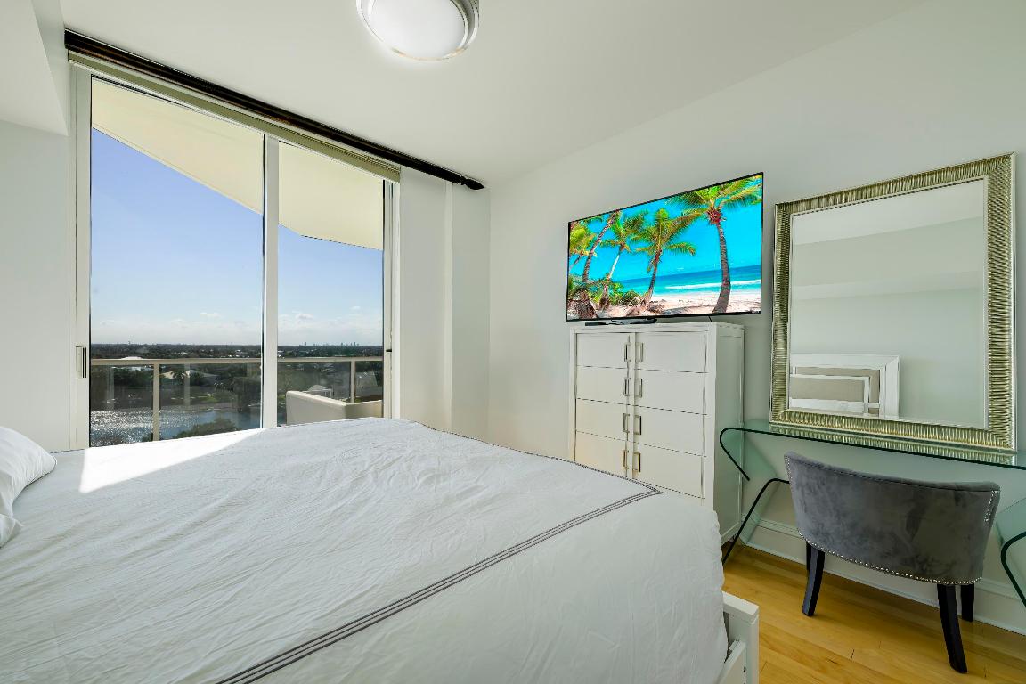 1063 Hillsboro Mile 703