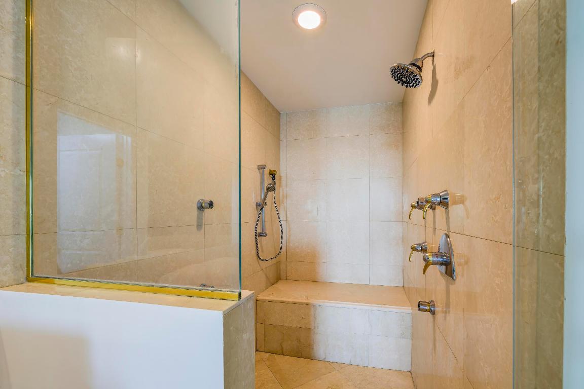 1063 Hillsboro Mile 703