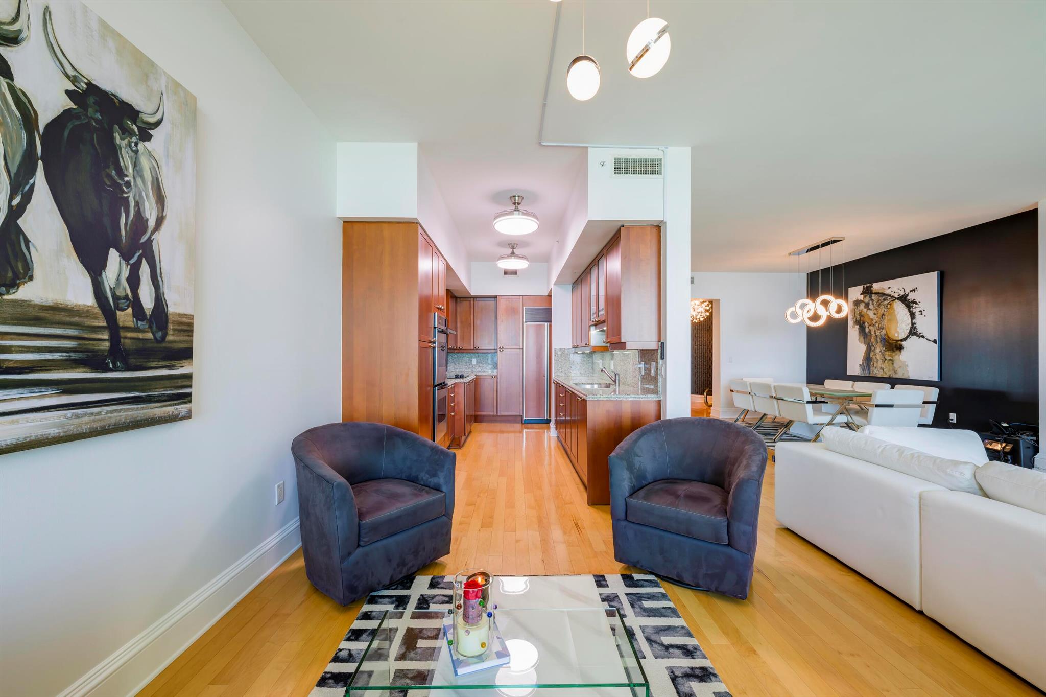 1063 Hillsboro Mile 703