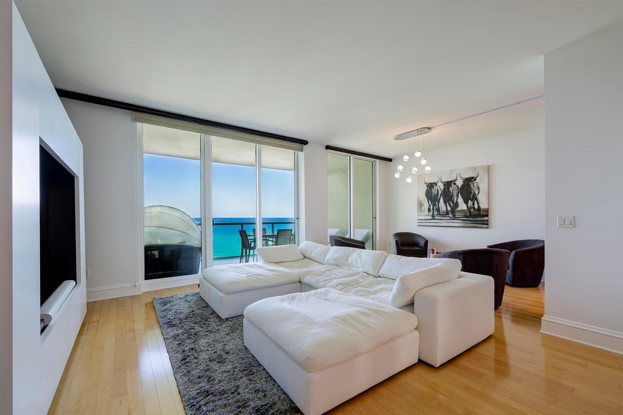 1063 Hillsboro Mile 703