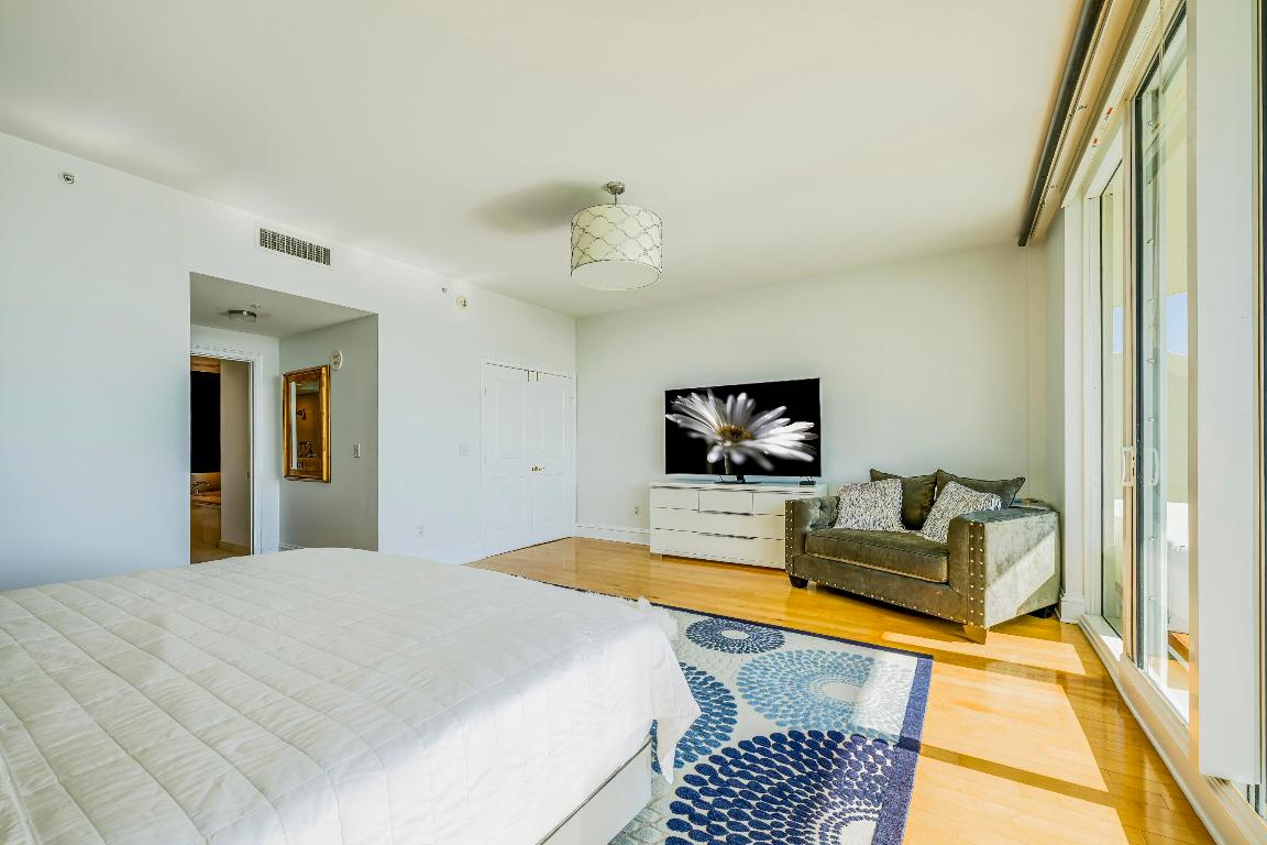 1063 Hillsboro Mile 703