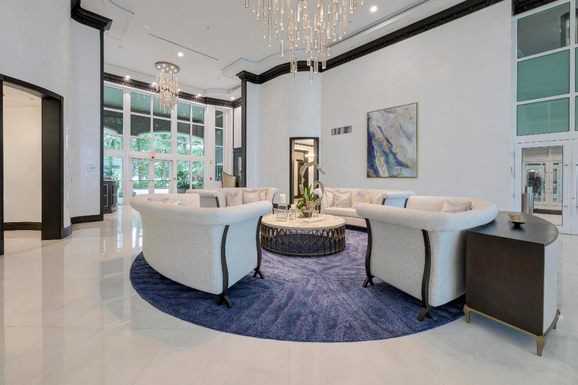 1063 Hillsboro Mile 703