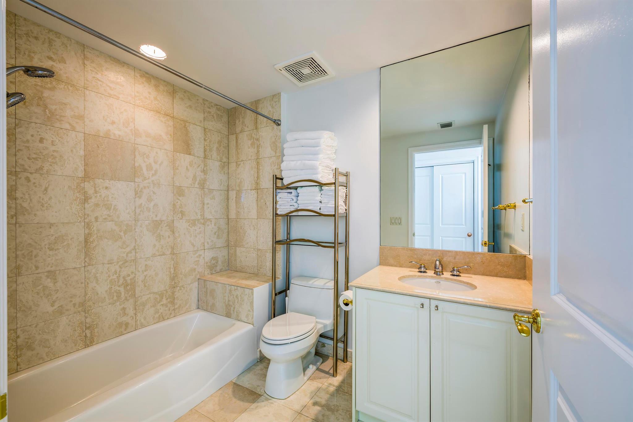 1063 Hillsboro Mile 703