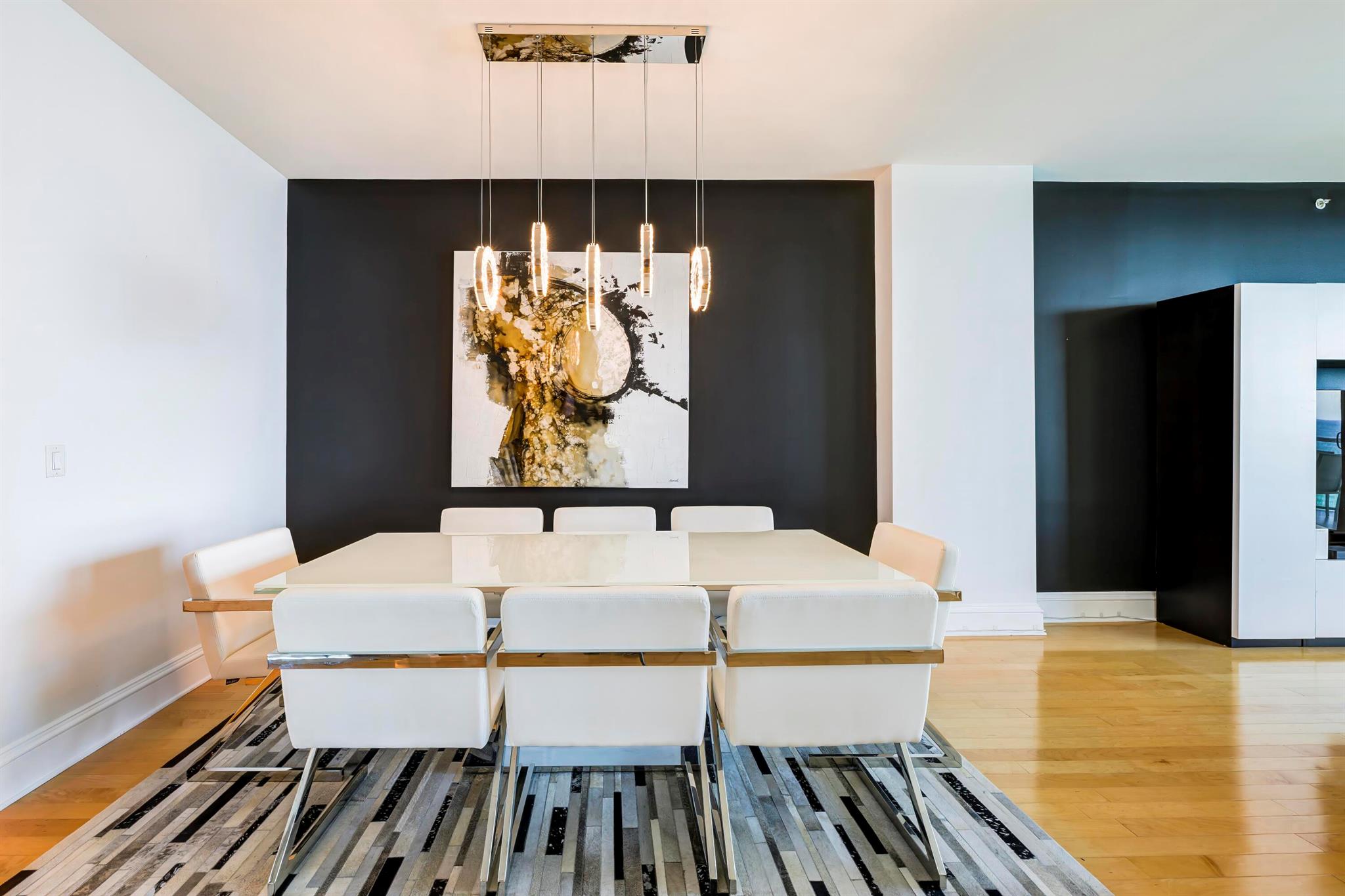 1063 Hillsboro Mile 703