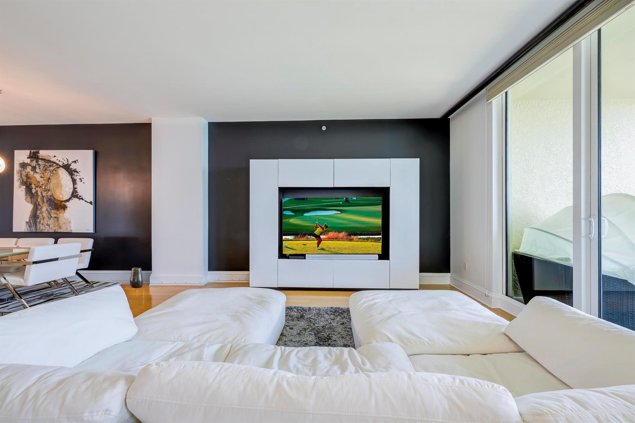 1063 Hillsboro Mile 703