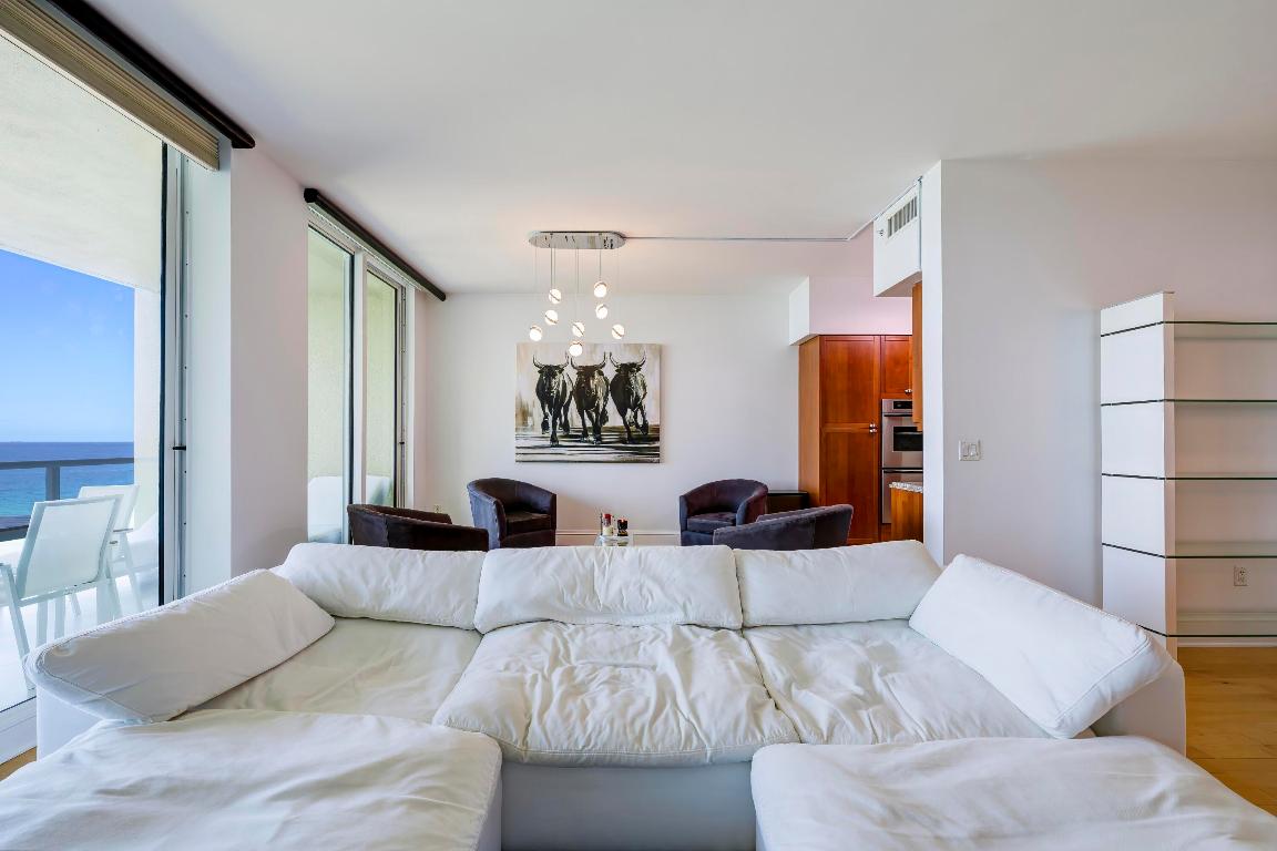 1063 Hillsboro Mile 703