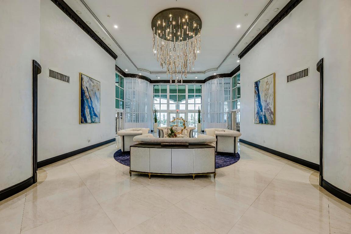 1063 Hillsboro Mile 703