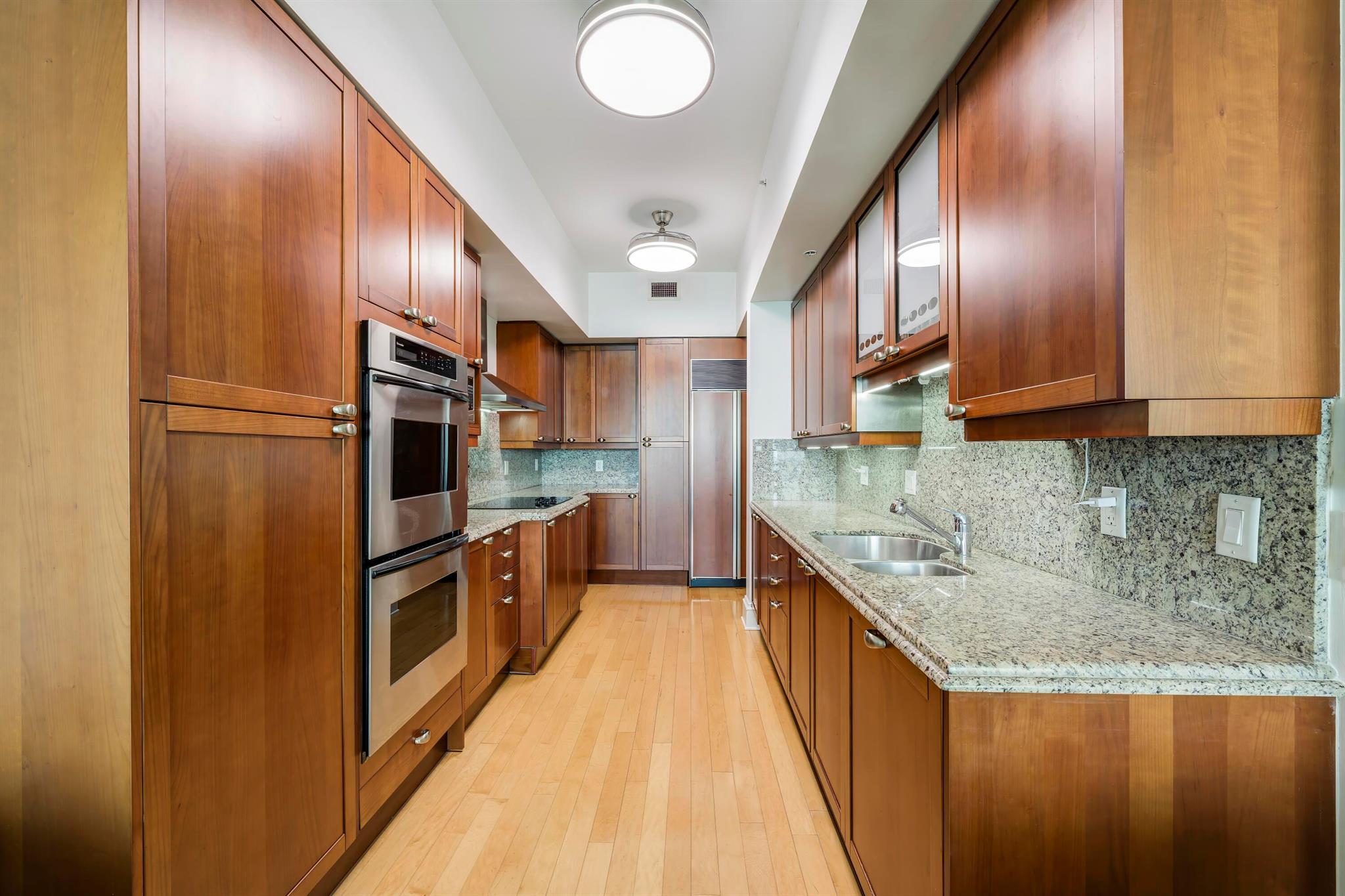 1063 Hillsboro Mile 703