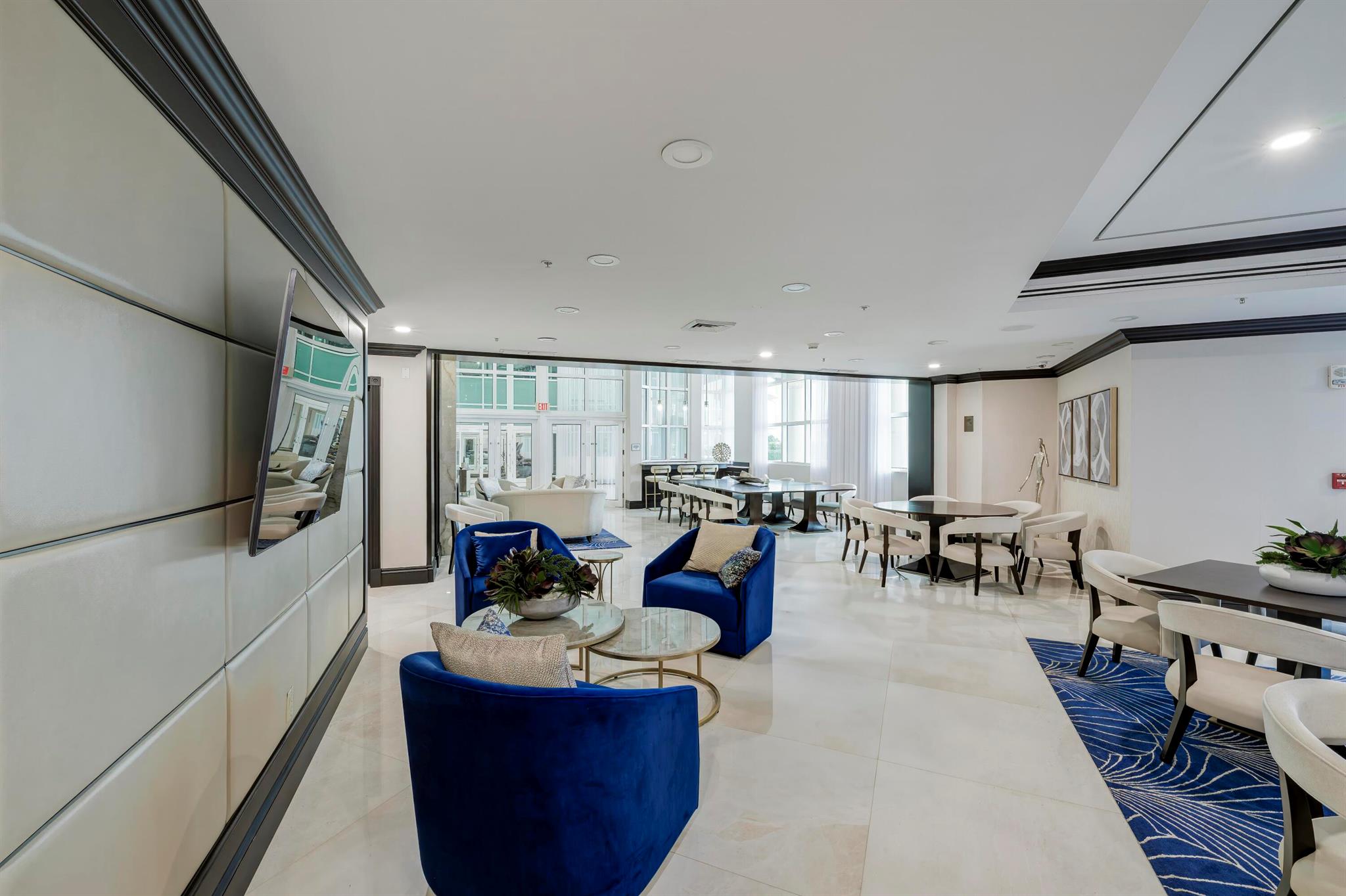 1063 Hillsboro Mile 703