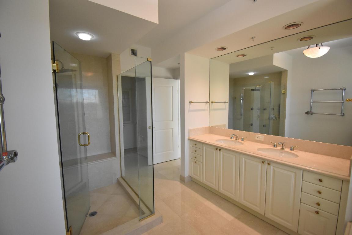 1063 Hillsboro Mile 301