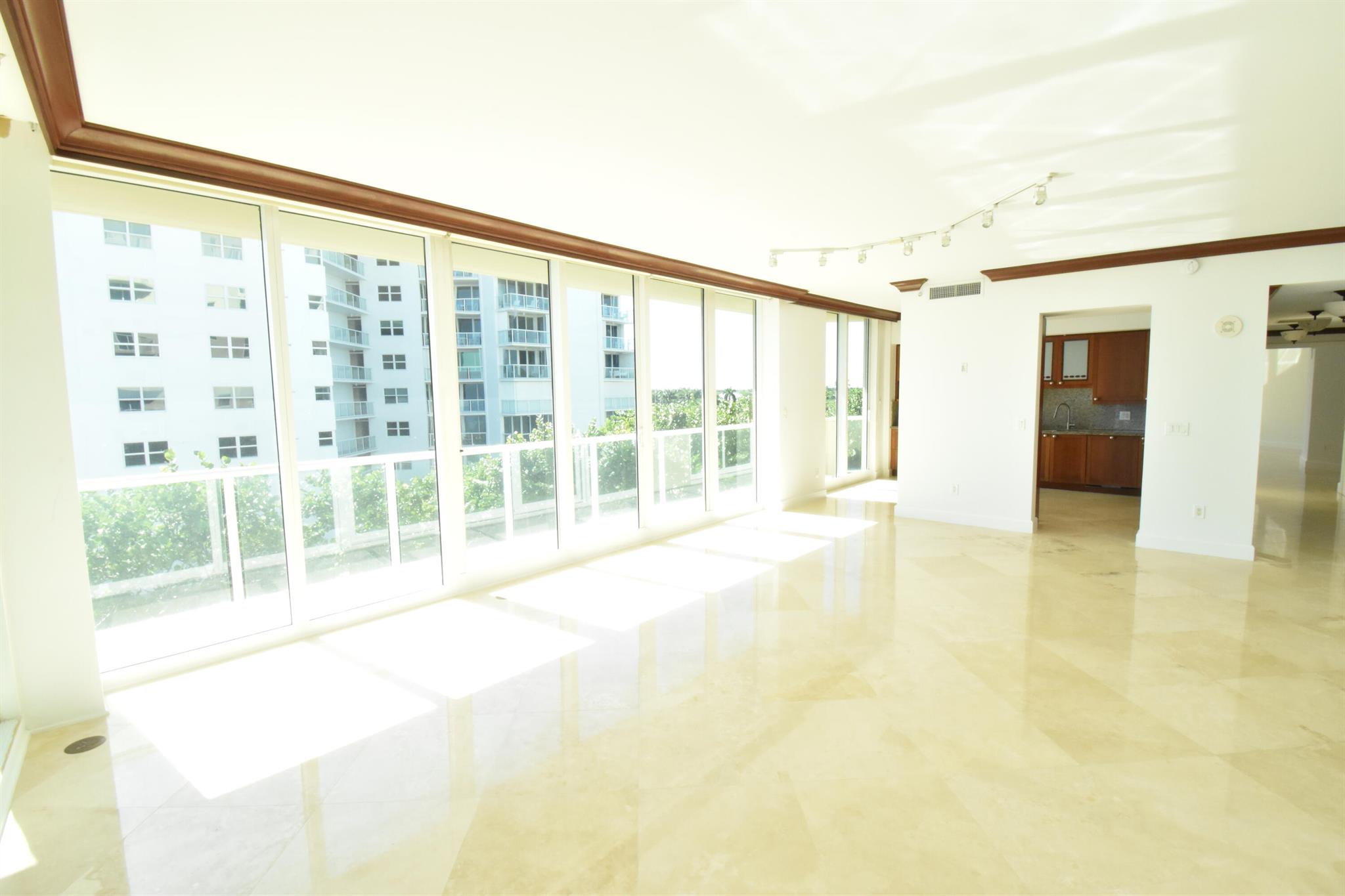 1063 Hillsboro Mile 301