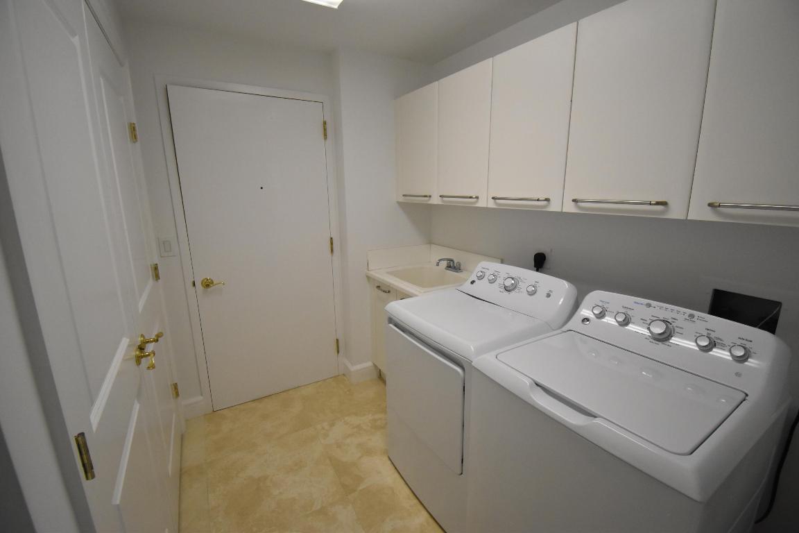 1063 Hillsboro Mile 301