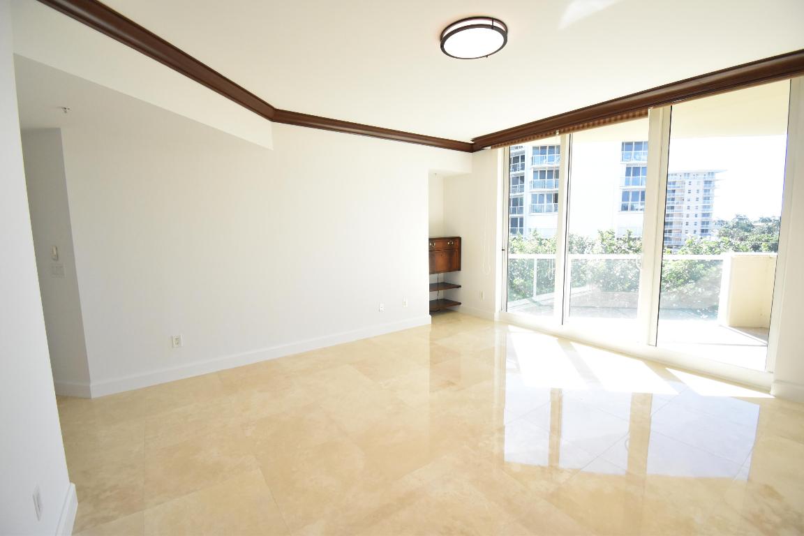 1063 Hillsboro Mile 301