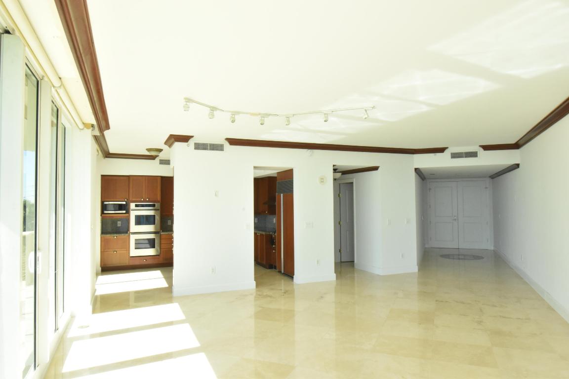 1063 Hillsboro Mile 301