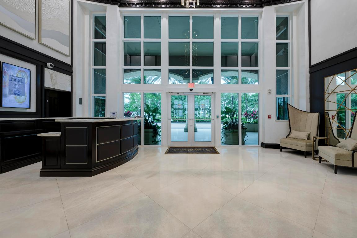 1063 Hillsboro Mile 301