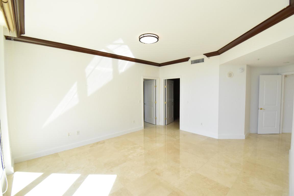 1063 Hillsboro Mile 301