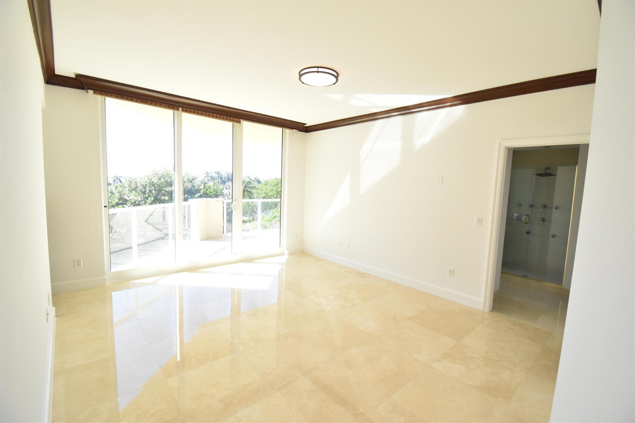 1063 Hillsboro Mile 301