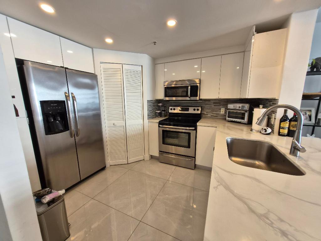 701 Brickell Key Boulevard 2008