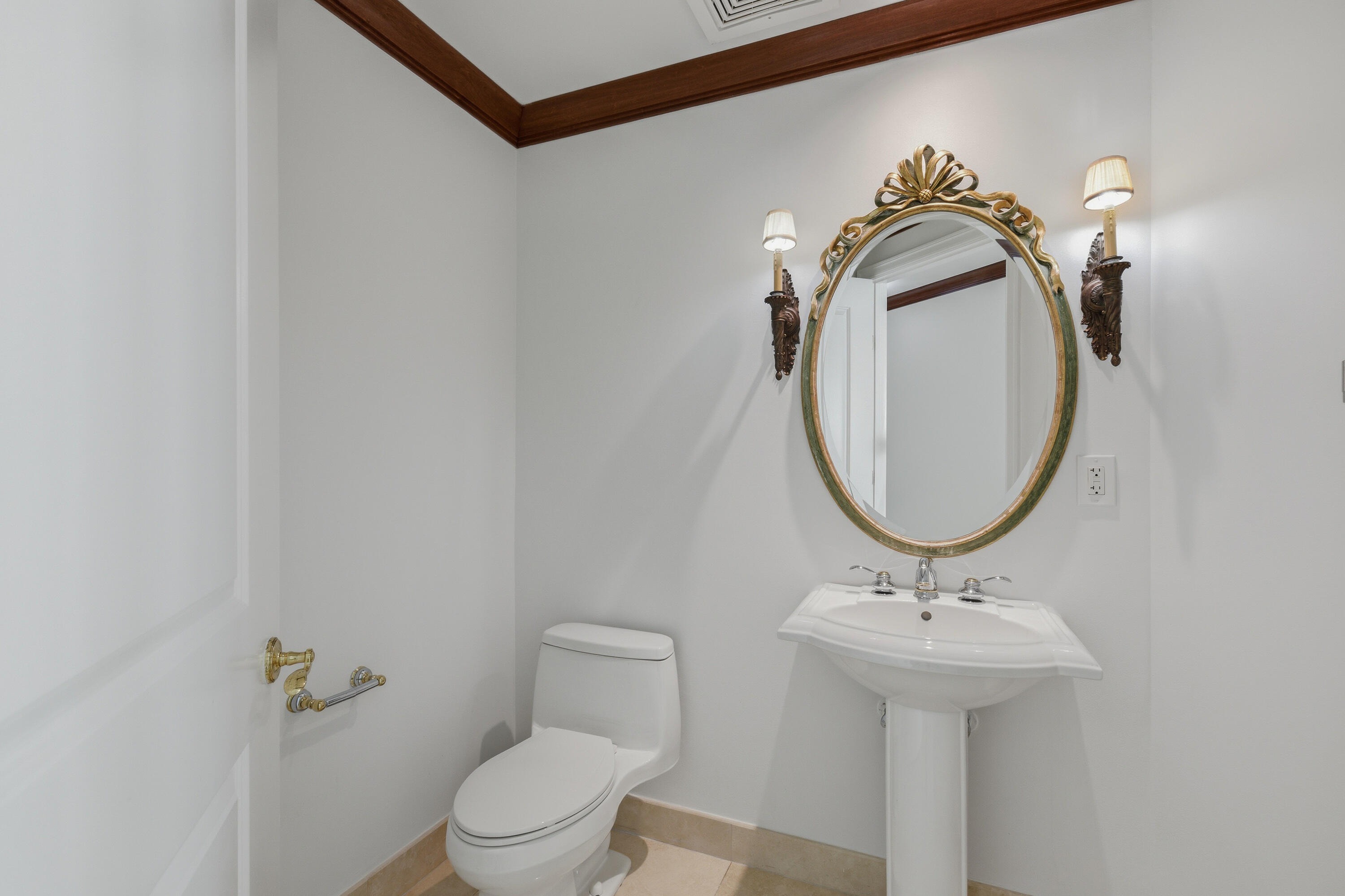 1063 Hillsboro Mile 301