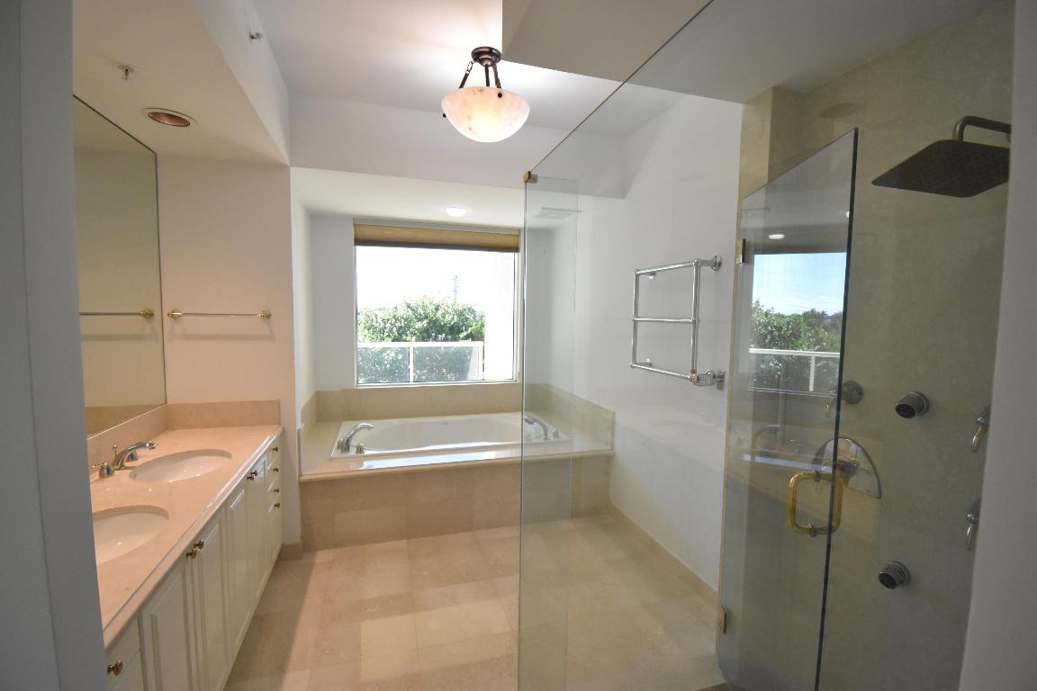 1063 Hillsboro Mile 301