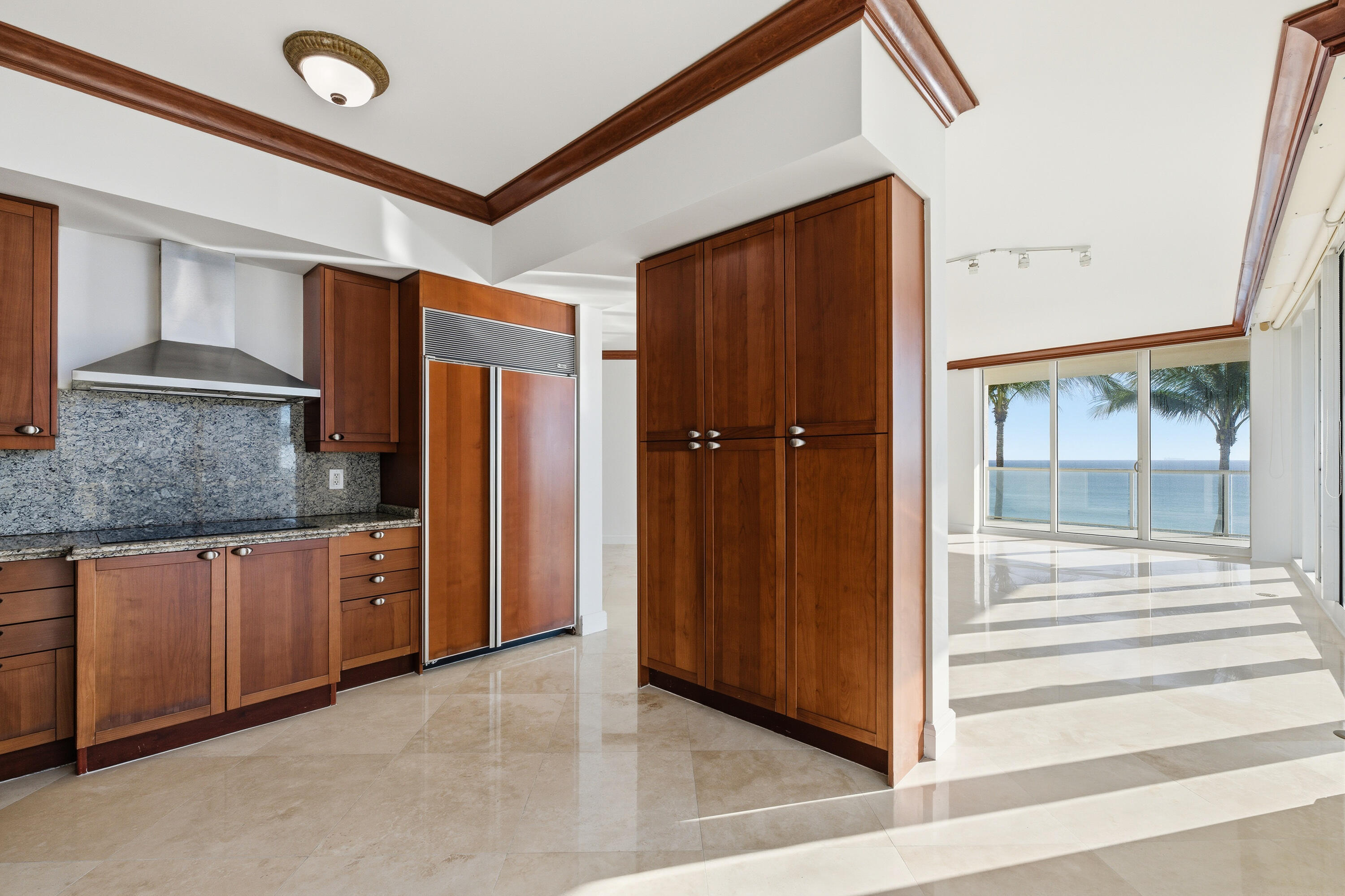 1063 Hillsboro Mile 301