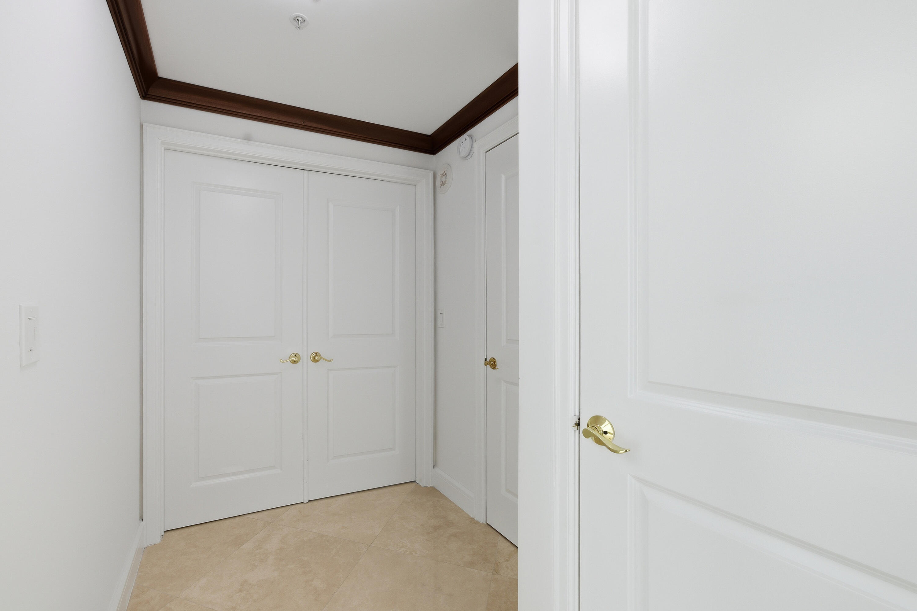 1063 Hillsboro Mile 301