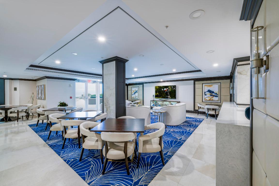 1063 Hillsboro Mile 301