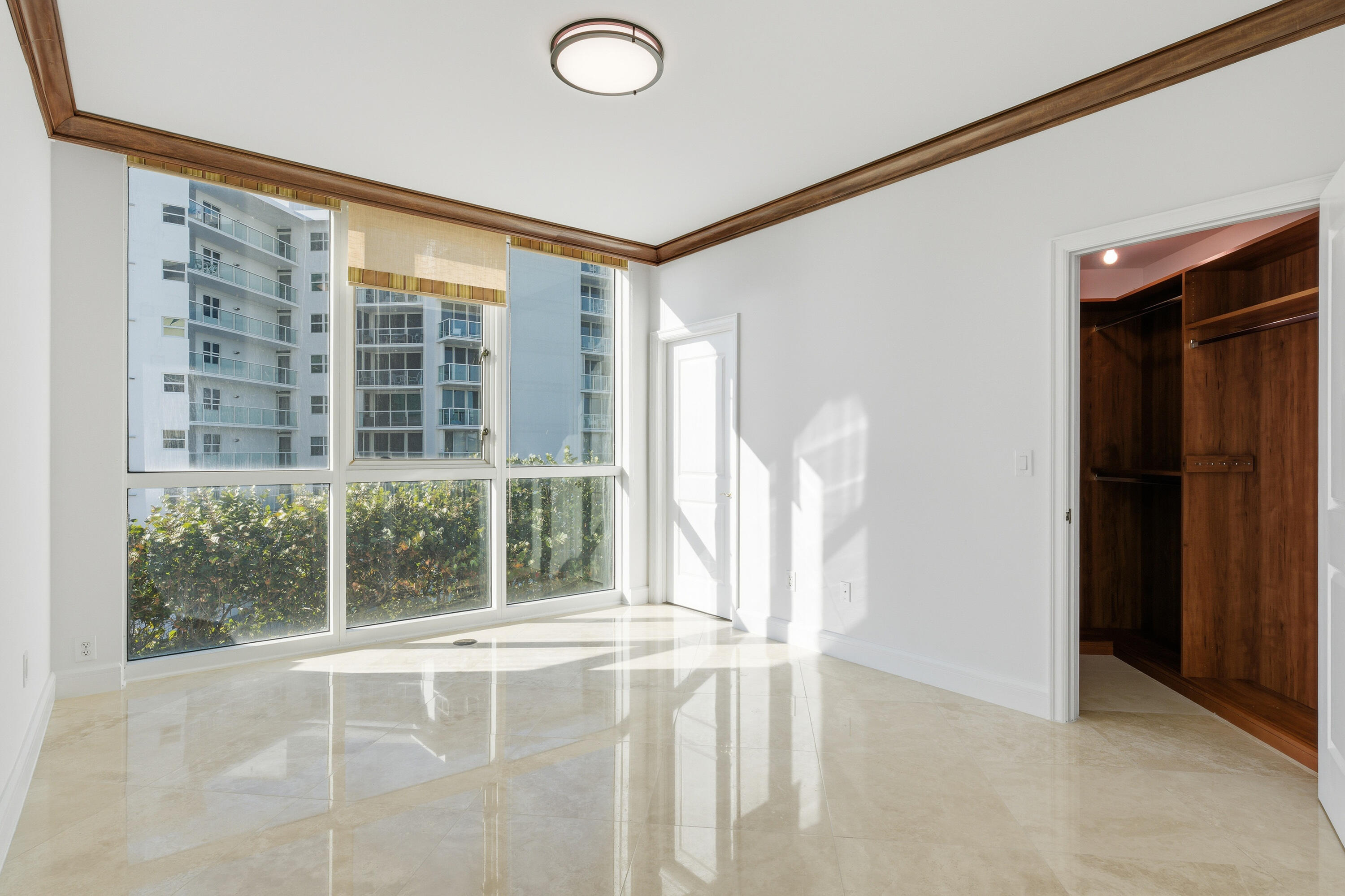 1063 Hillsboro Mile 301