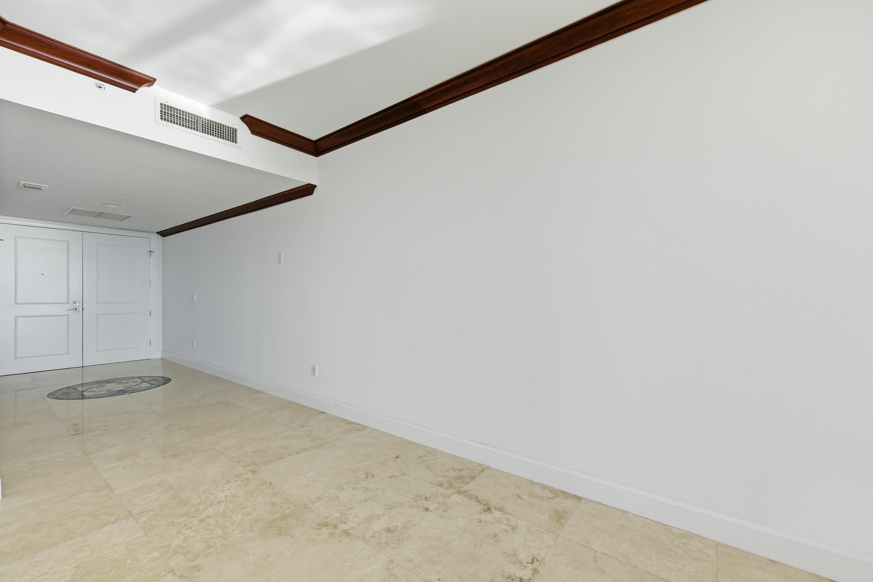 1063 Hillsboro Mile 301