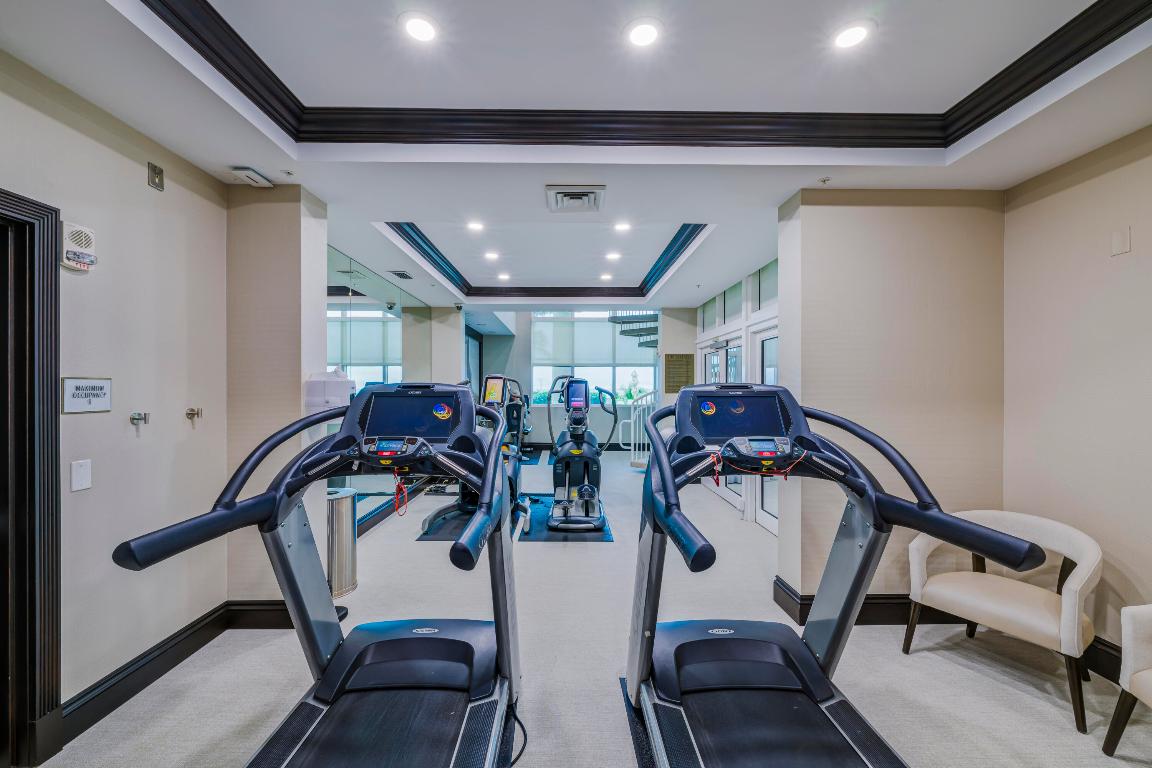 1063 Hillsboro Mile 301