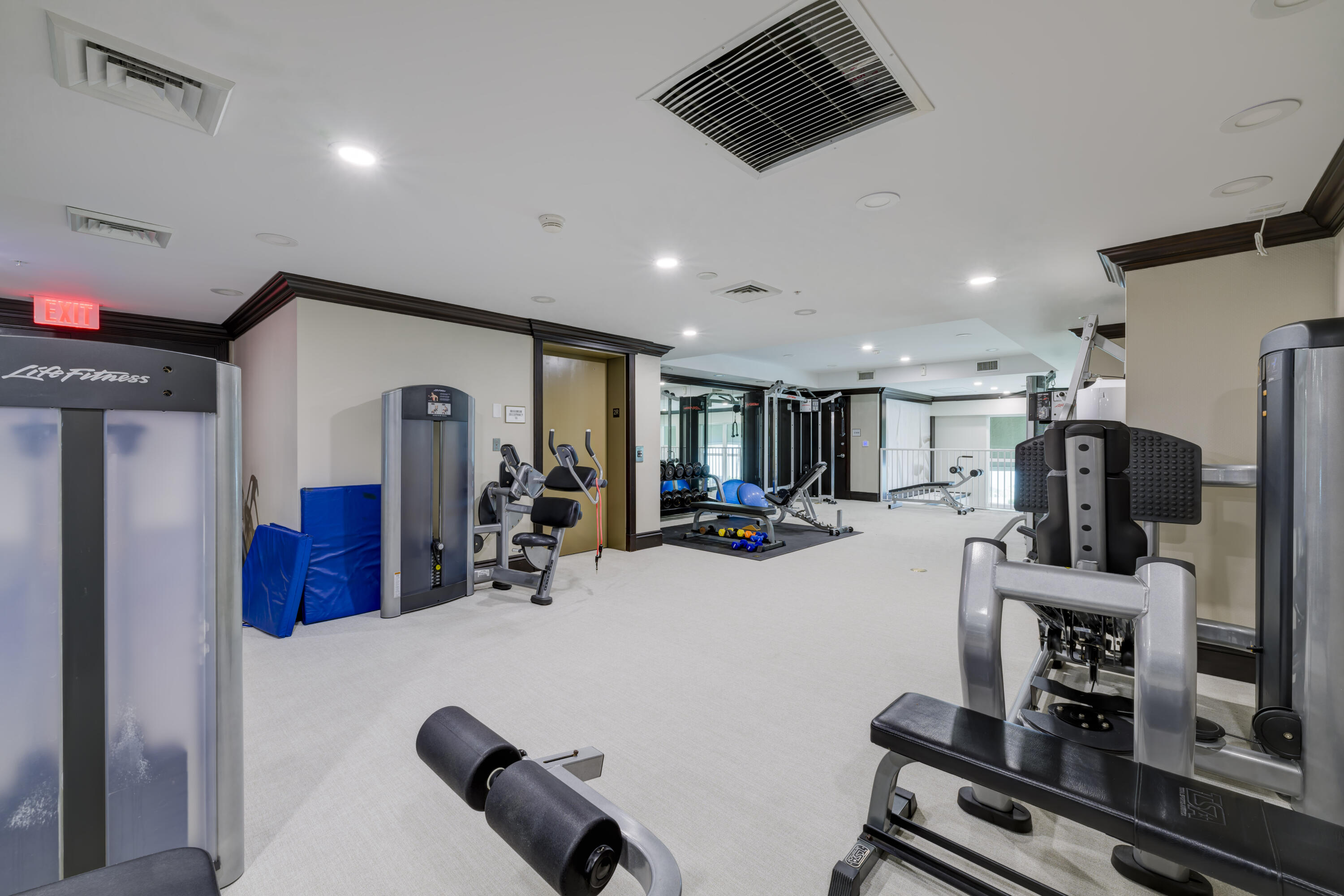 1063 Hillsboro Mile 301