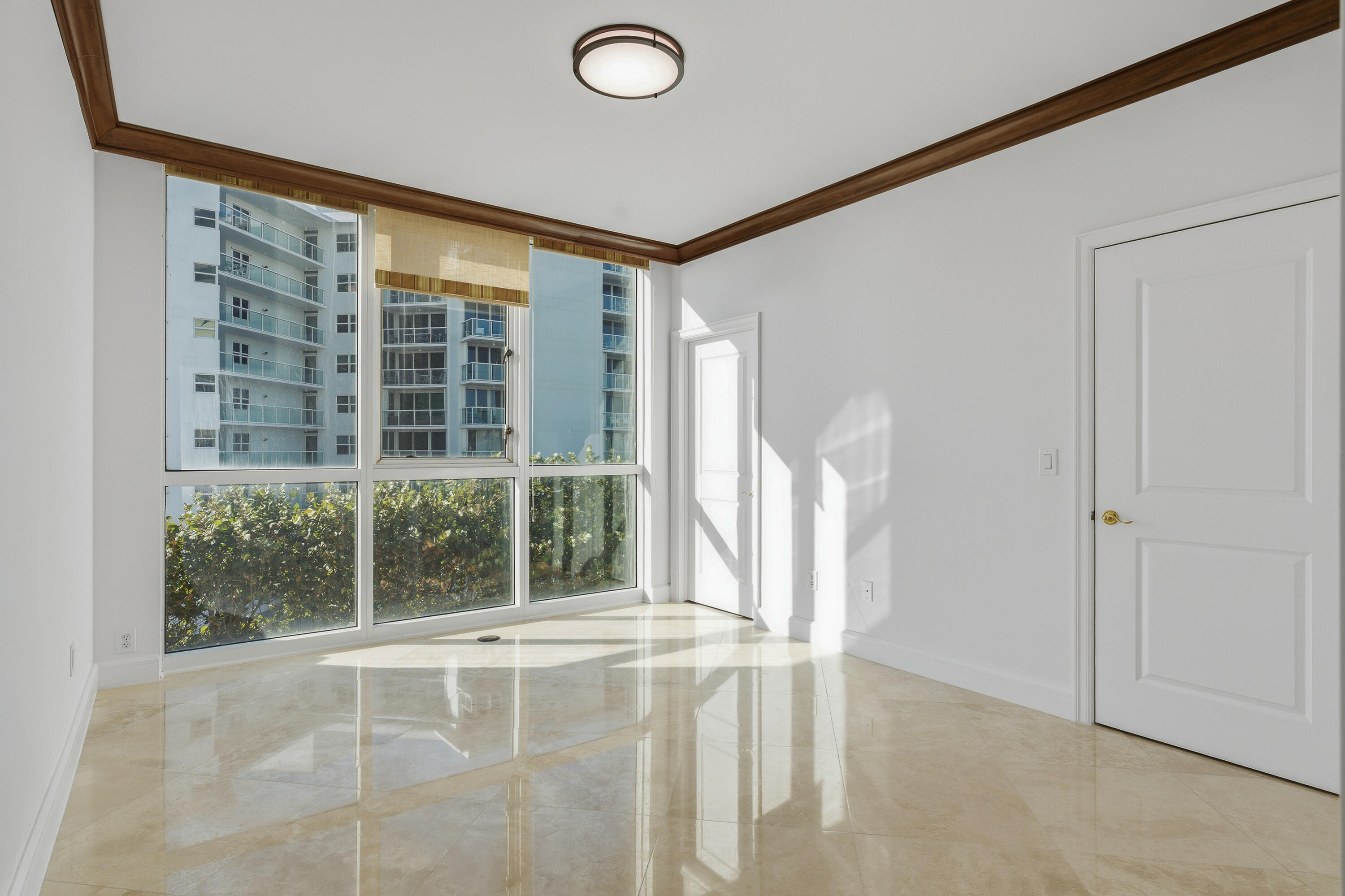 1063 Hillsboro Mile 301