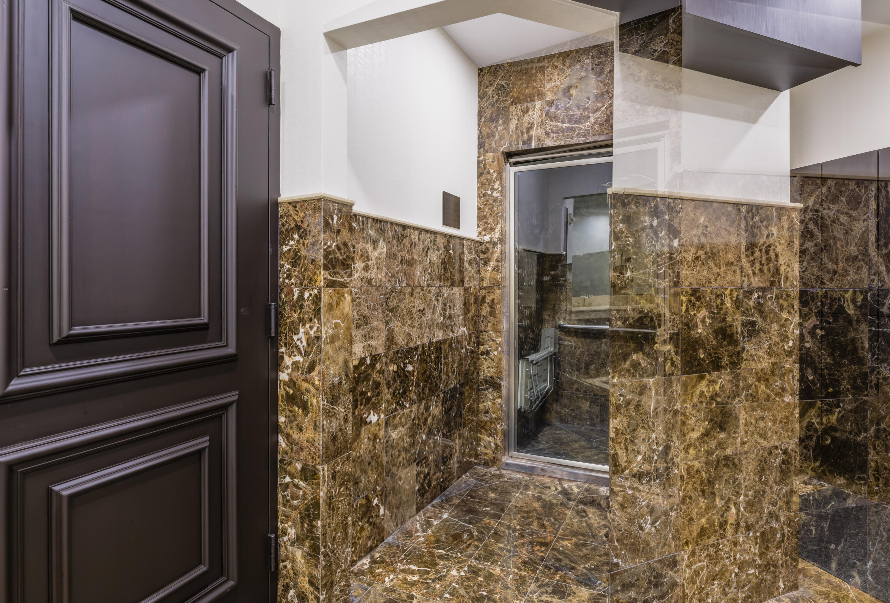 1063 Hillsboro Mile 301