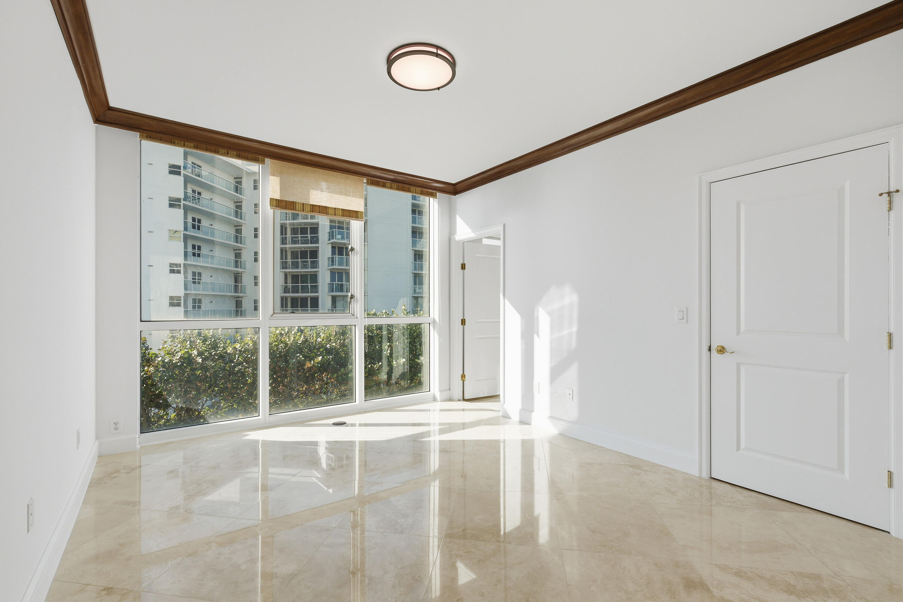 1063 Hillsboro Mile 301