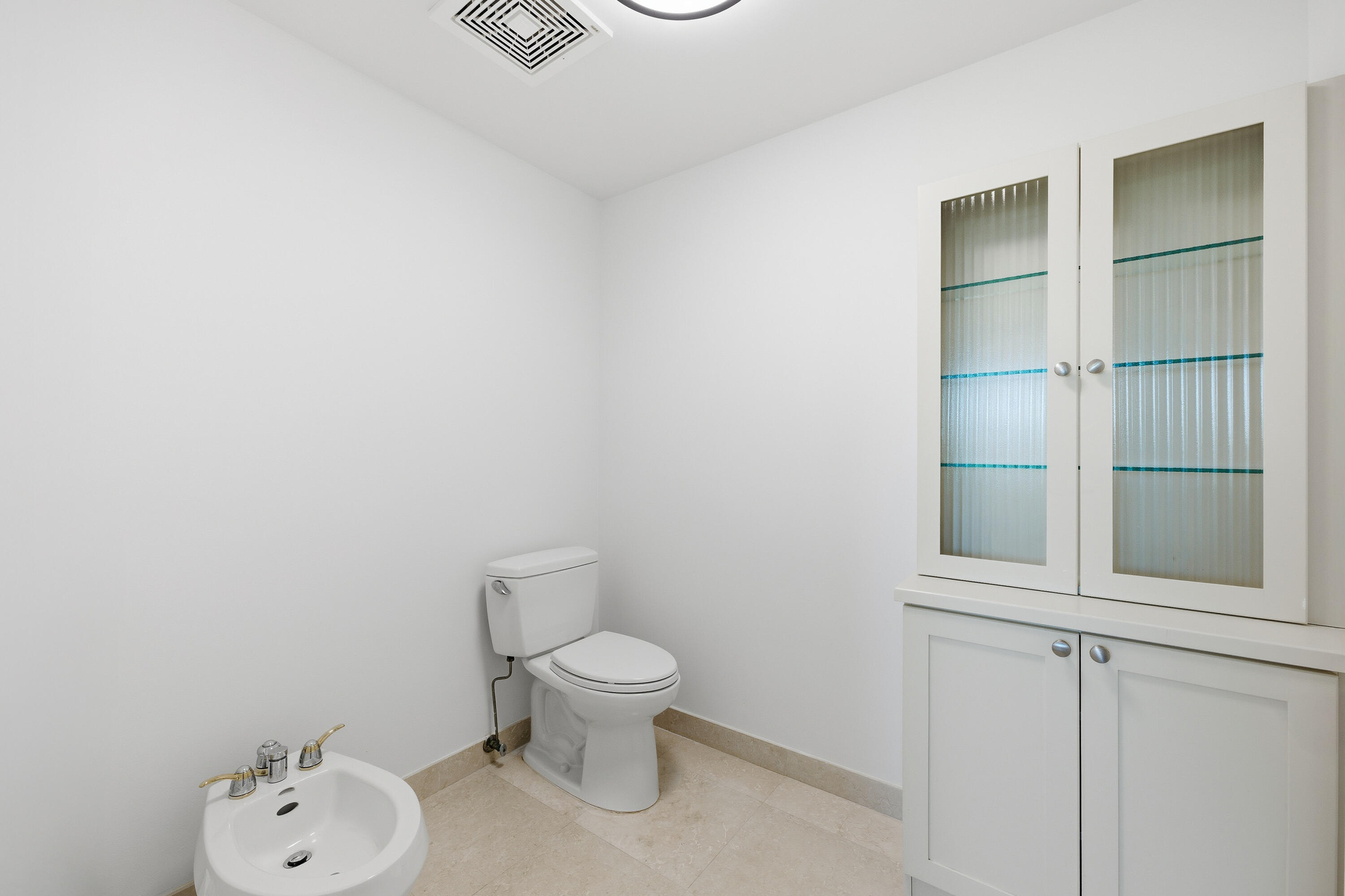 1063 Hillsboro Mile 301